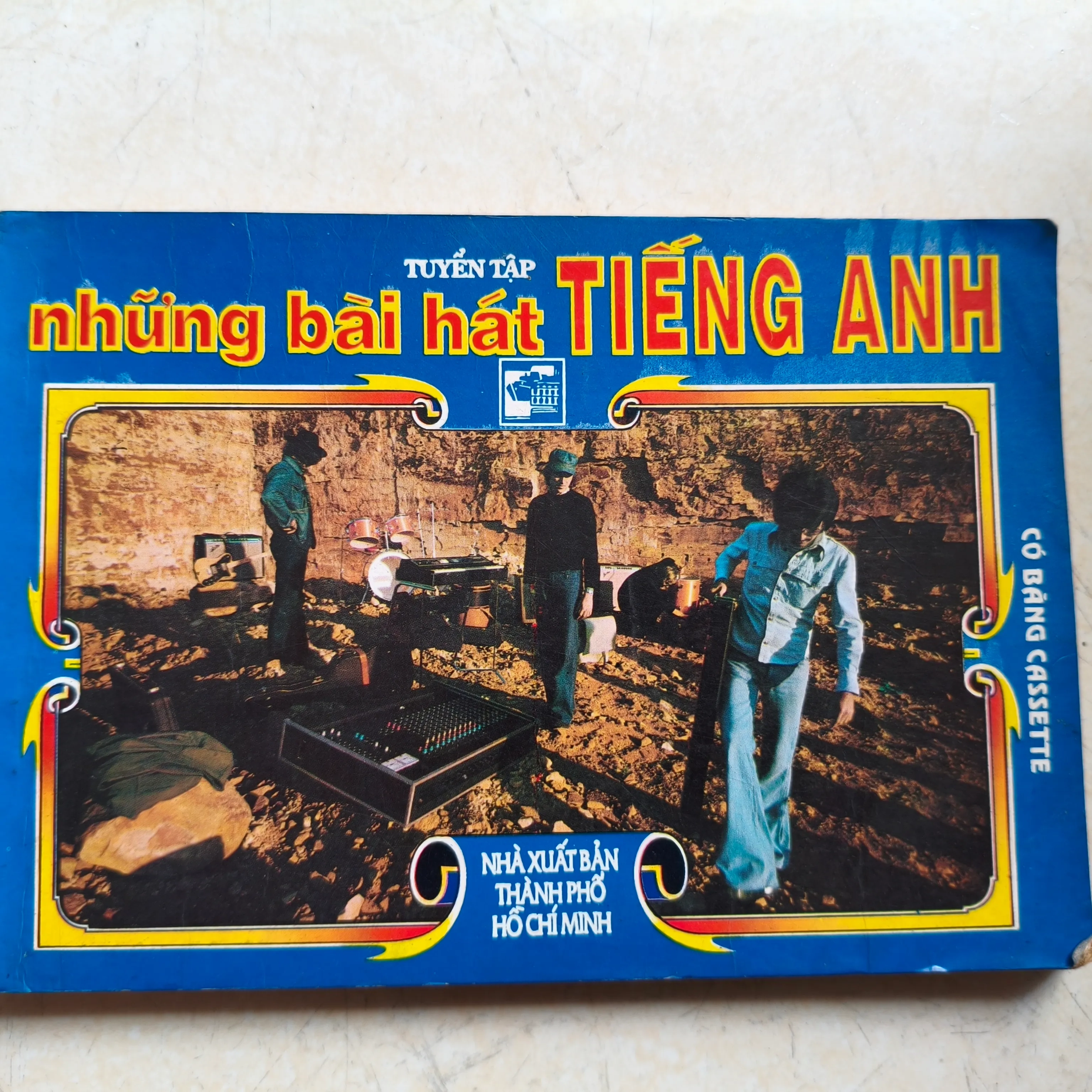 Những bài hát tiếng anh 🌱 by  - Sách Book Cover - Ngọc Hiển Books