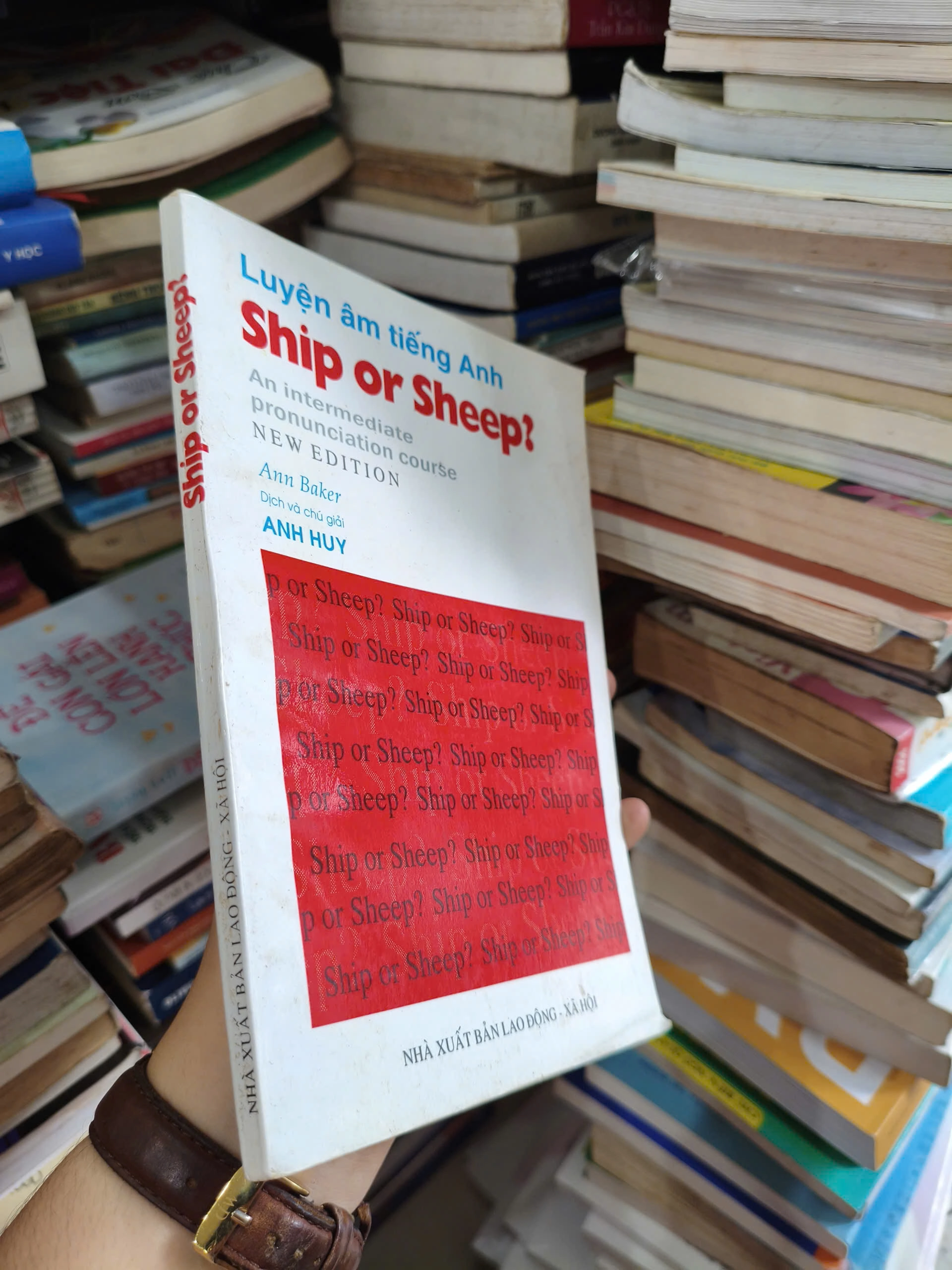 Luyện âm tiếng anh - Ship Or Sheep? by Ann Baker - Sách Book Cover - Ngọc Hiển Books
