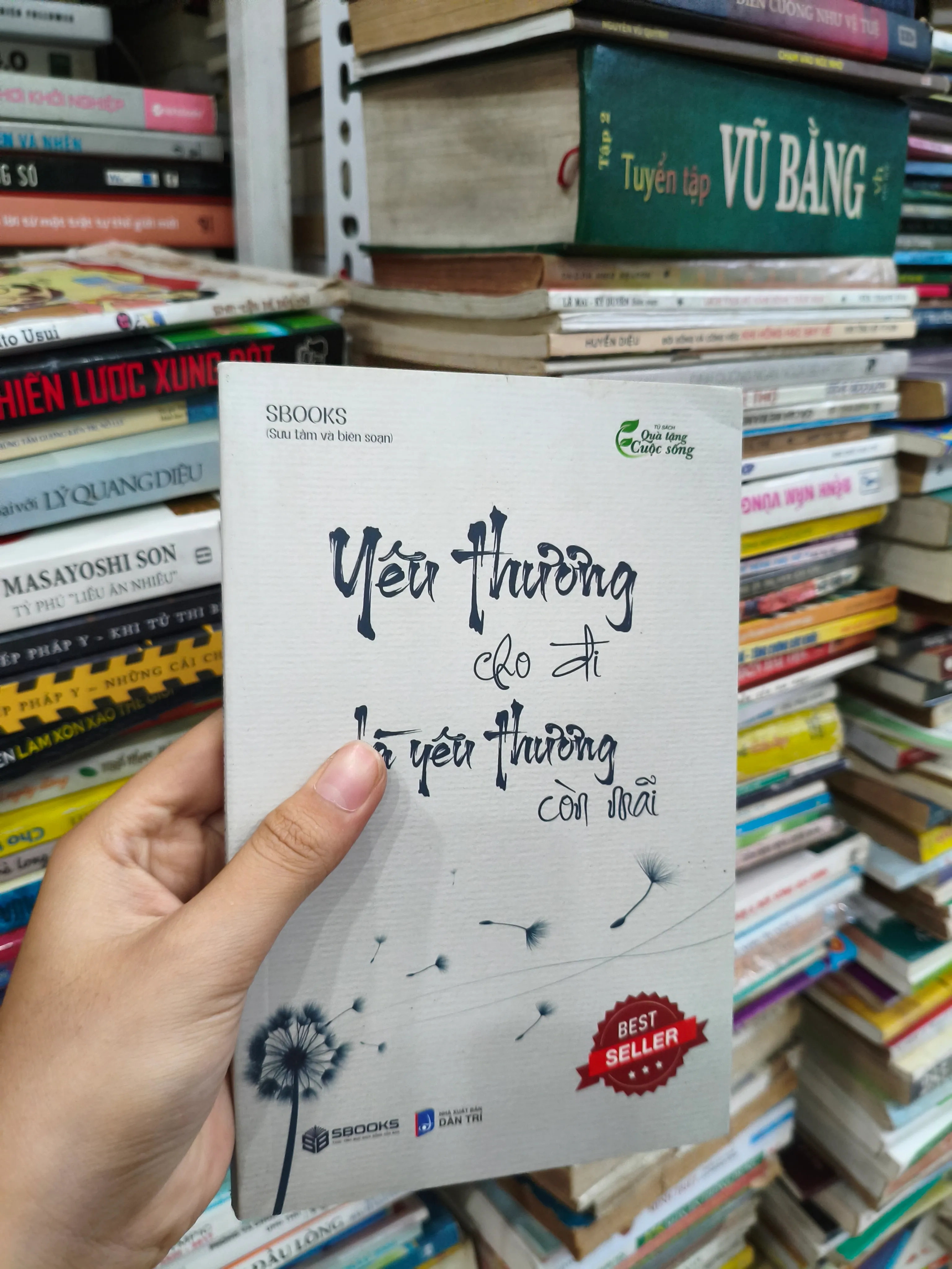 Yêu Thương Cho Đi Là Yêu Thương Còn Mãi 🌱 by  - Sách Book Cover - Ngọc Hiển Books