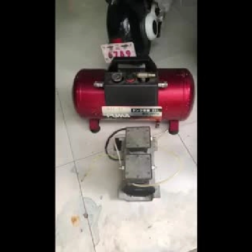 Bình khí nén PUMA AST-22 dung tích 22L, màu đỏ. Kèm đầu bơm hút
