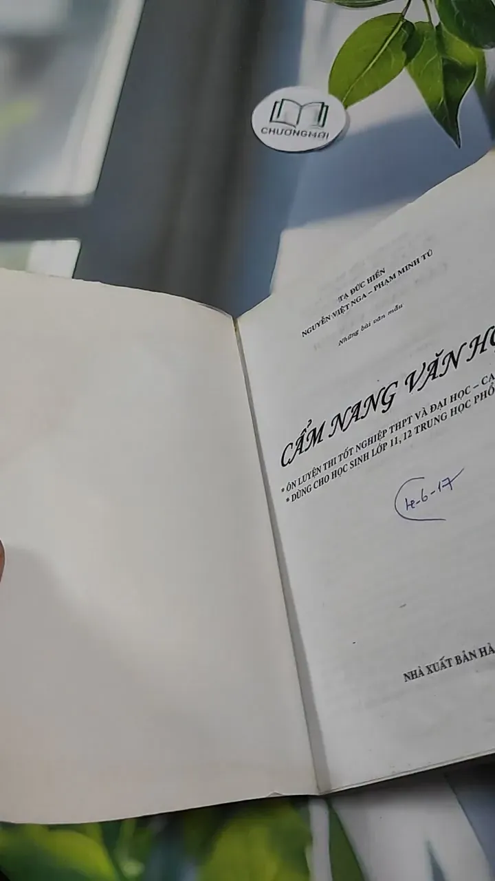 Cẩm Nang Văn Học Ôn Thi THPT Đại Học Cao Đẳng lớp 11 12 - Tạ Đức Hiền 727333