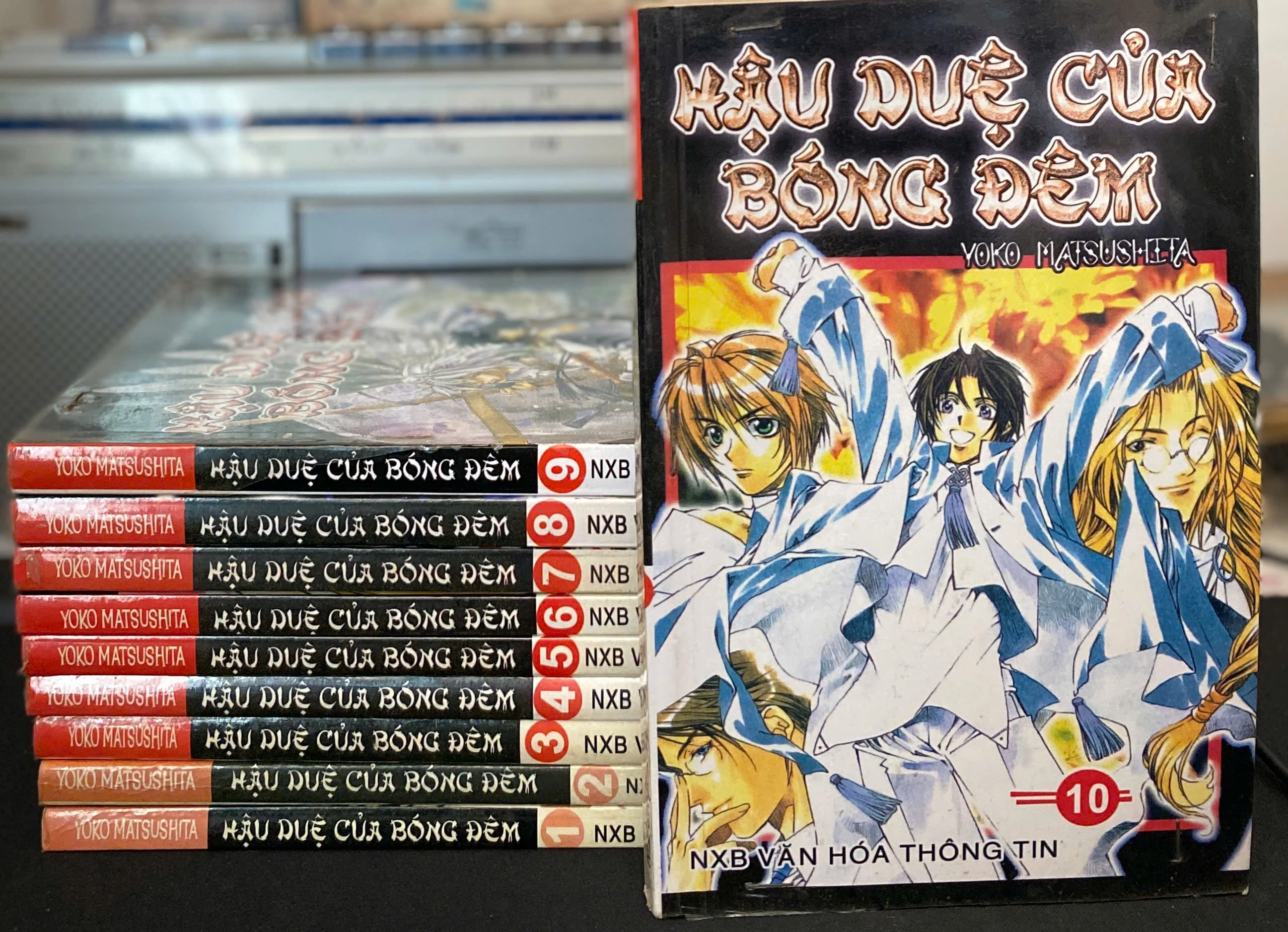 Hậu Duệ Của Bóng Đêm by  - Sách Book Cover - Ngọc Hiển Books