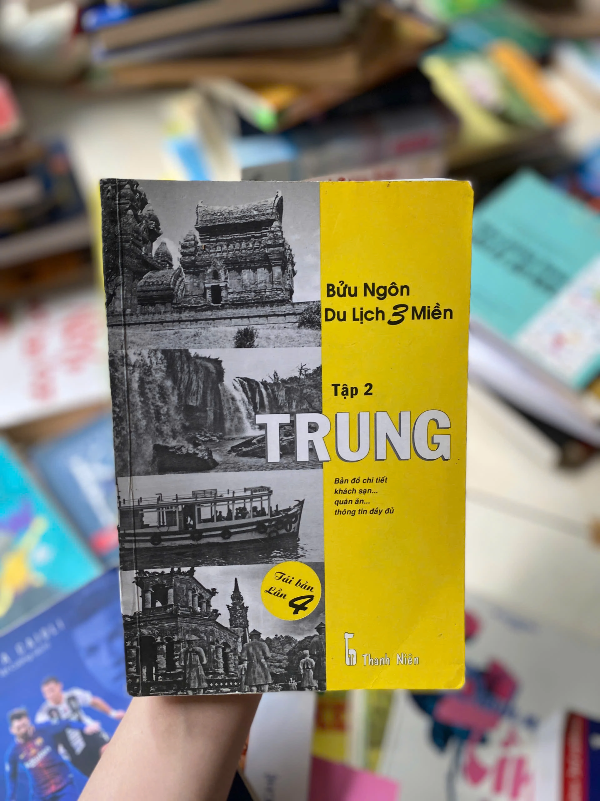 Du Lịch 3 Miền: Tập 2 - Trung by Bửu Ngôn - Sách Book Cover - Ngọc Hiển Books