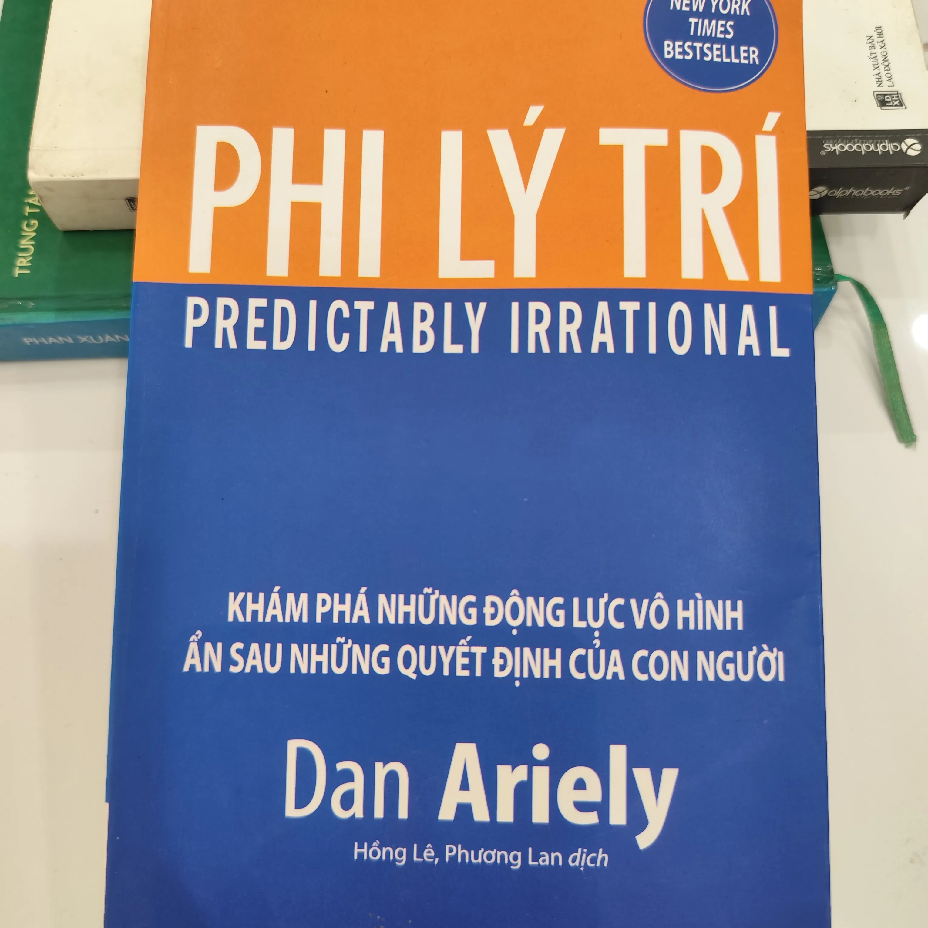 Phi lý trí by  - Sách Book Cover - Ngọc Hiển Books