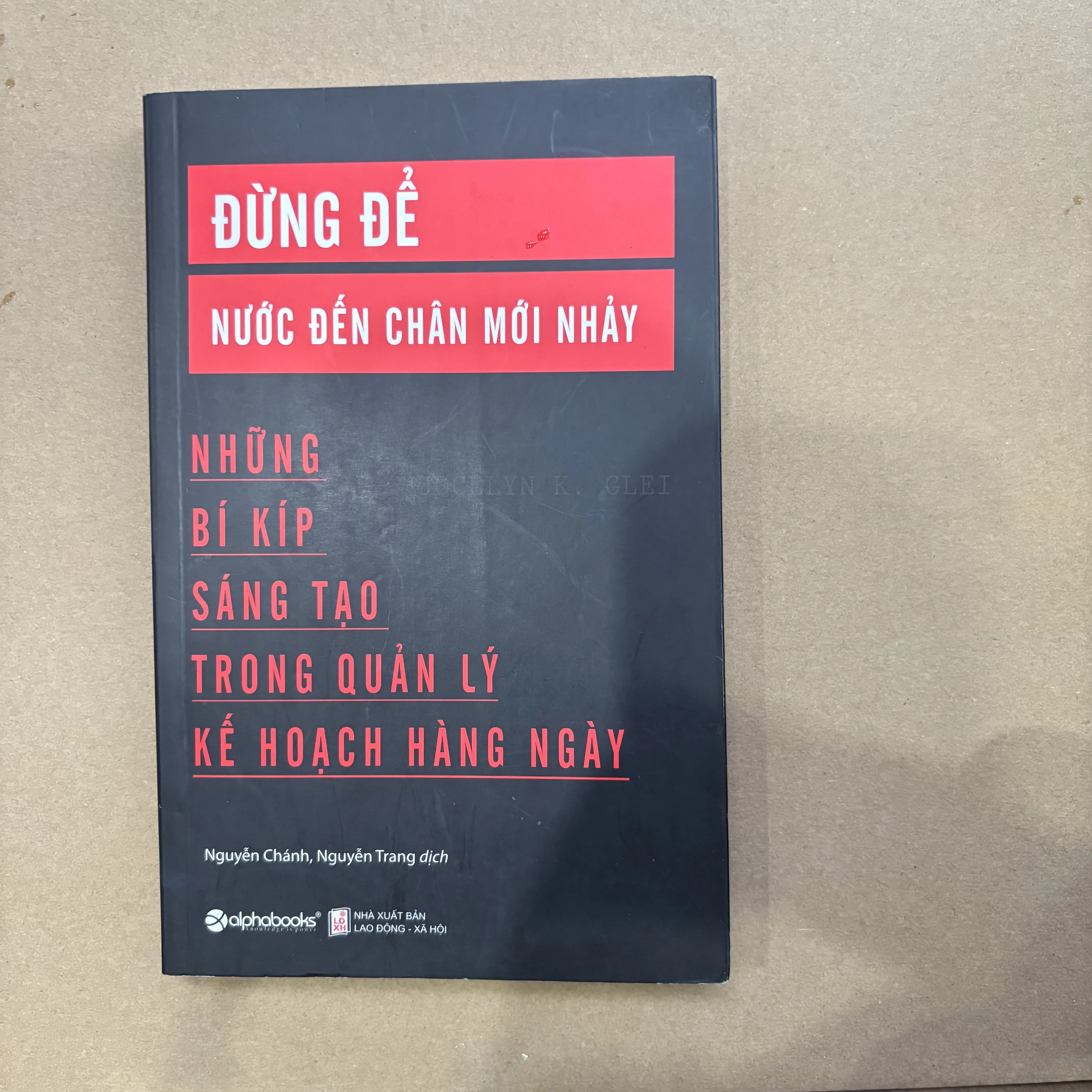 Đừng để nước đến chân mới nhảy 🌸 by  - Sách Book Cover - Ngọc Hiển Books