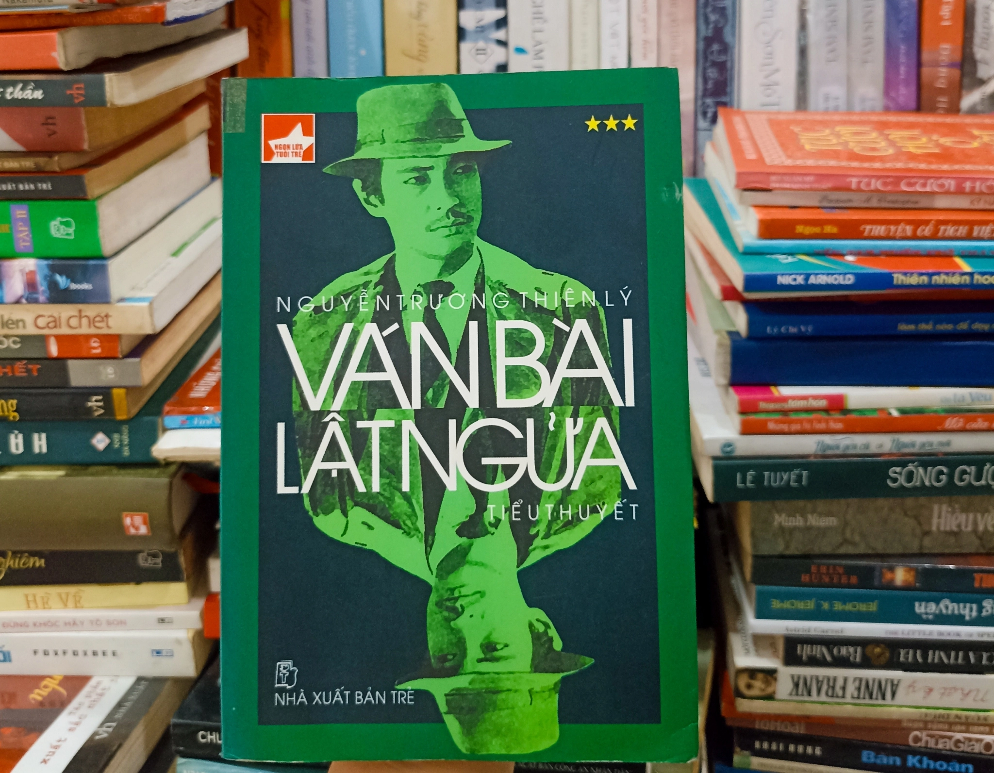 Ván bài lật ngửa 🌻 by  - Sách Book Cover - Ngọc Hiển Books