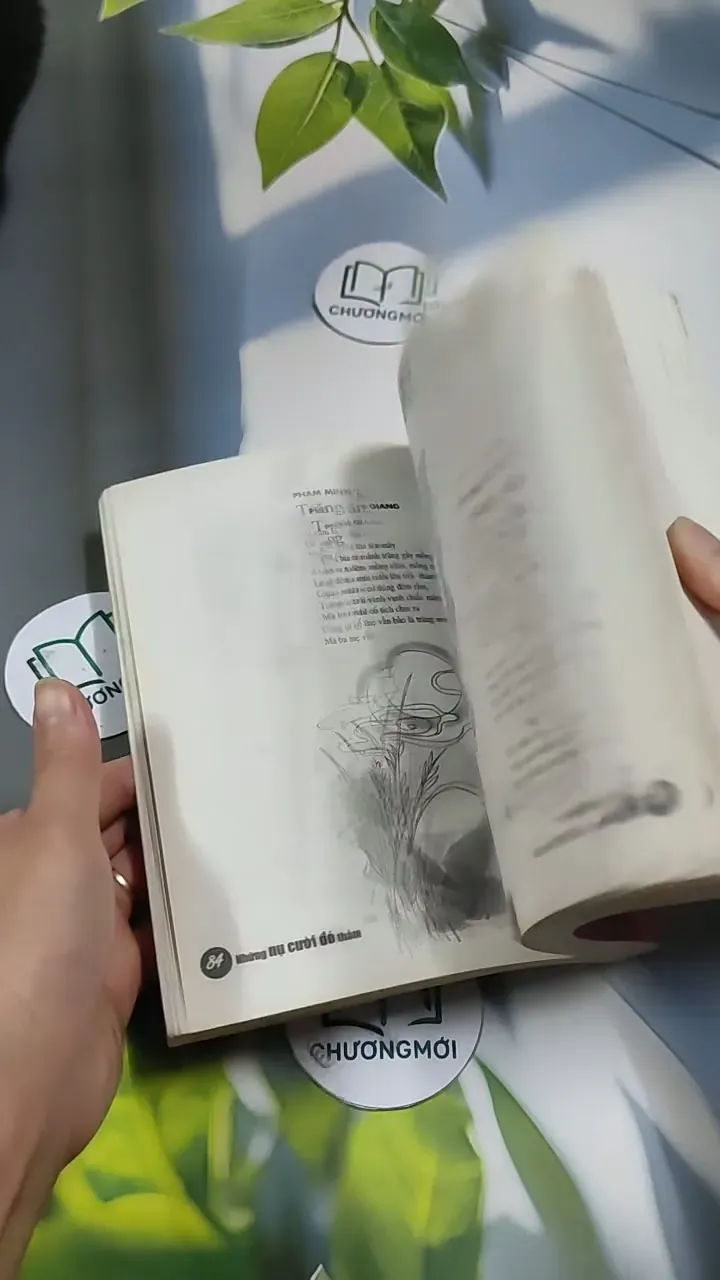 Tuyển Tập Thơ: Những Nụ Cười Đỏ Thắm (Kỷ Niệm 30 Năm Ngày Thành Lập Báo Khăn Quàng Đỏ) 707256