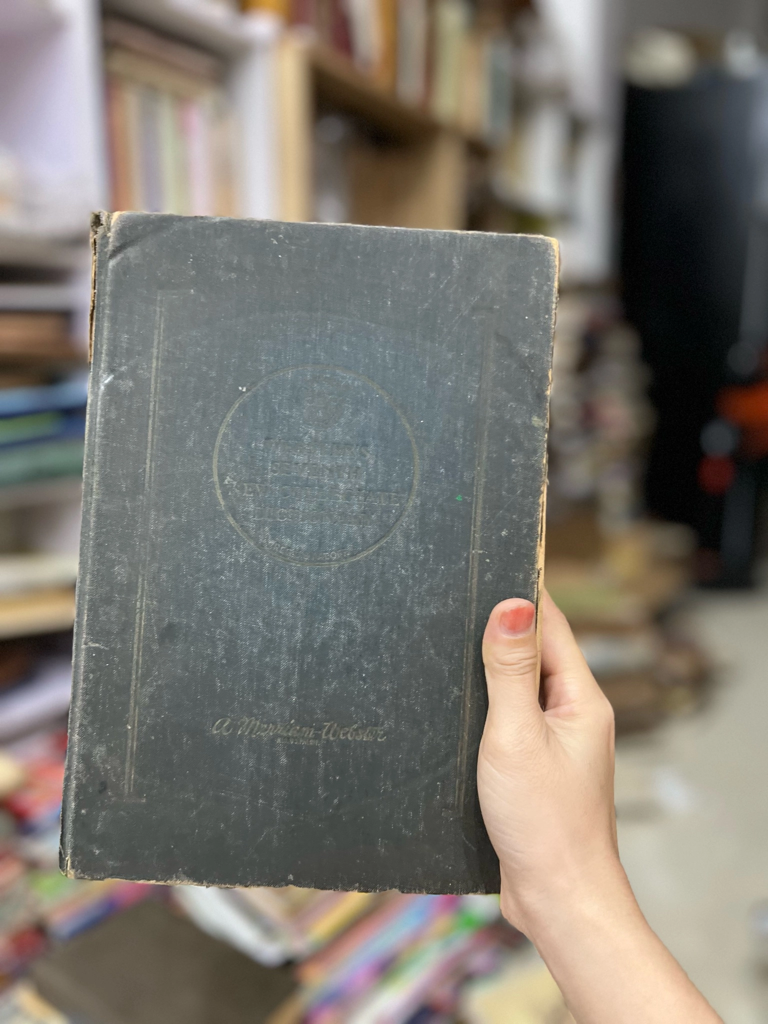 Thứ bảy của Webster  Từ điển đại học mới  1965 by  - Sách Book Cover - Ngọc Hiển Books