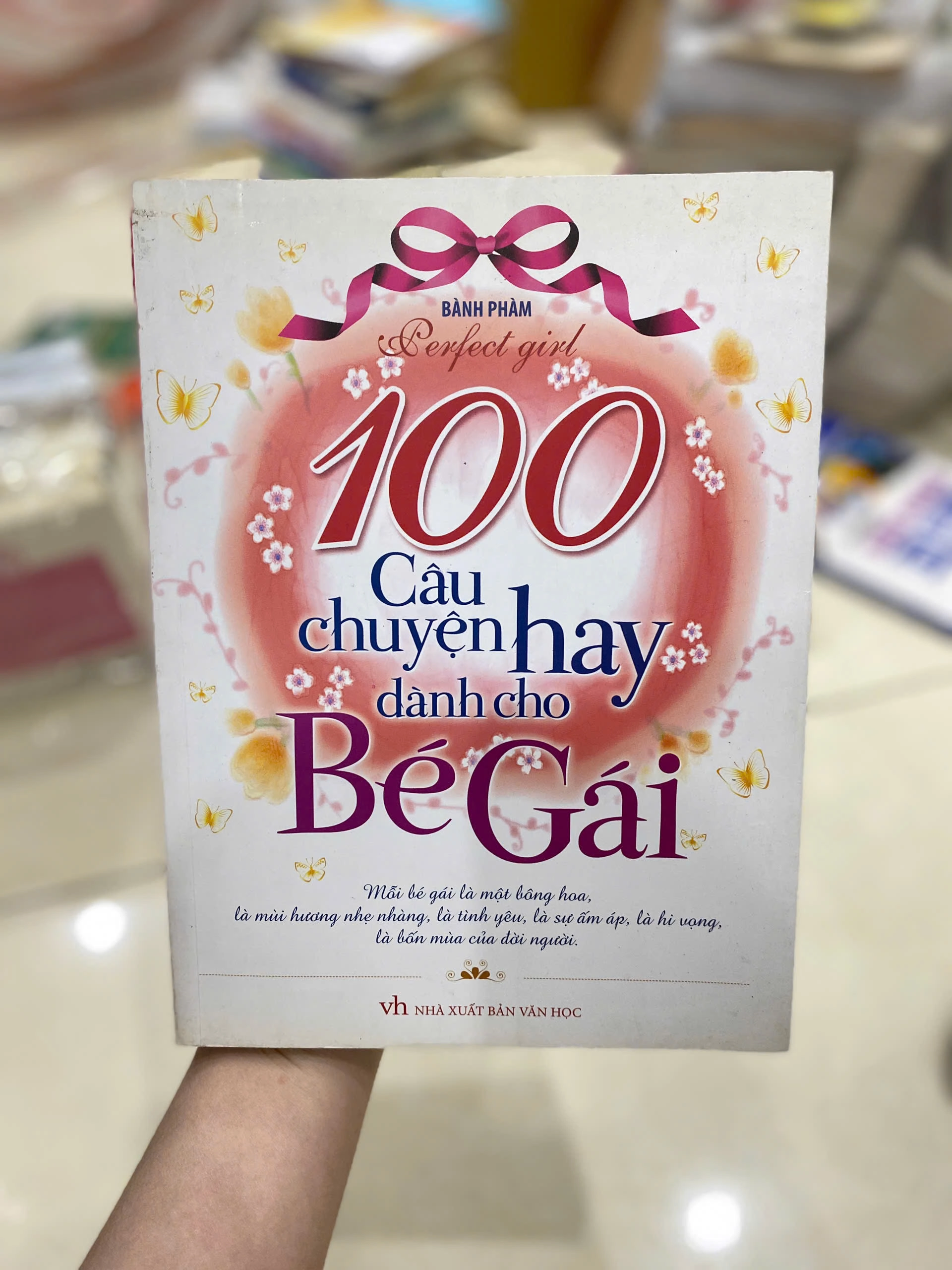 100 Câu Chuyện Hay Dành Cho Bé Gái by Không tìm được thông tin tác giả chính xác trên Tiki/Fahasa/Vinabook/Goodreads (chỉ có thông tin bán tại Ngọc Hiển Book) - Sách Book Cover - Ngọc Hiển Books