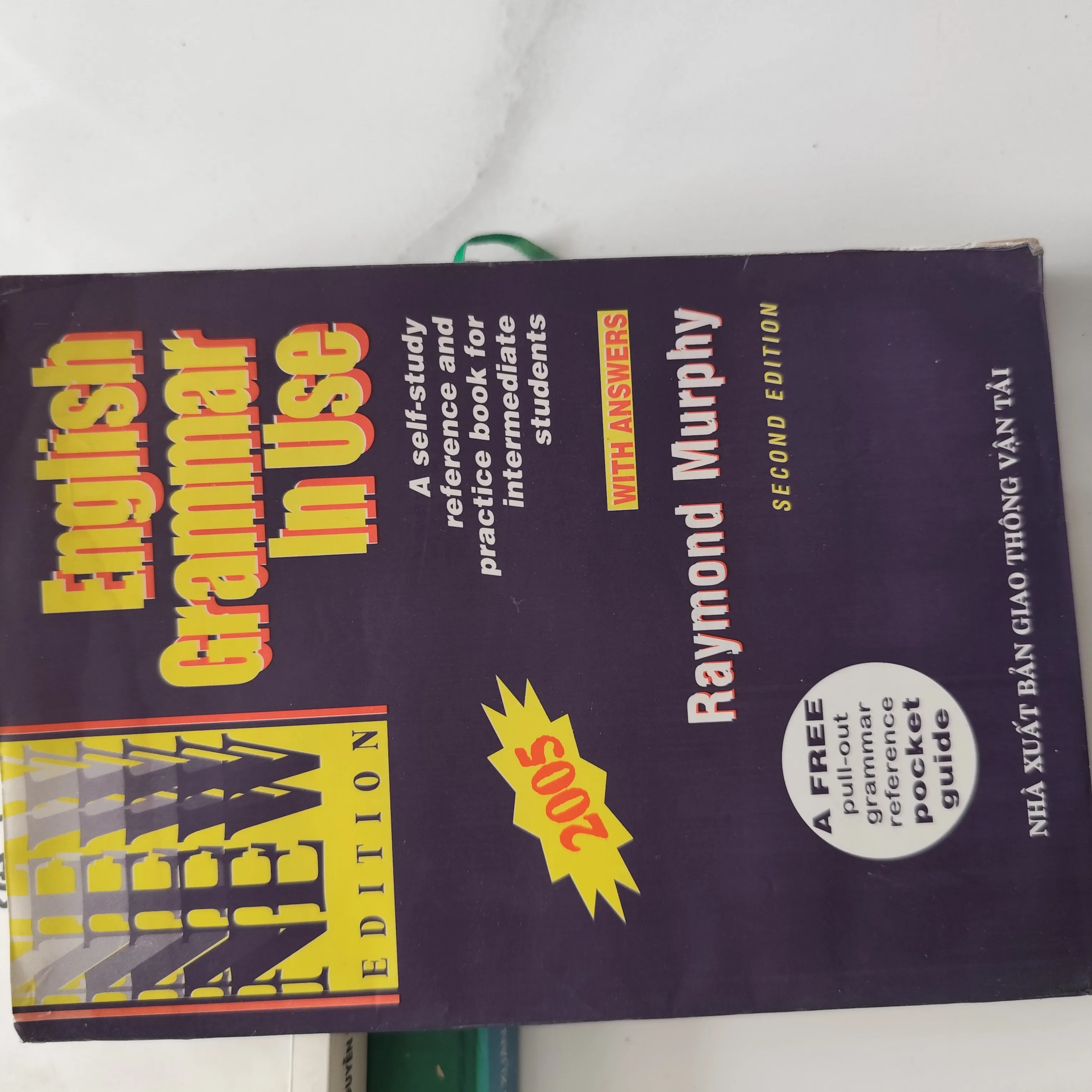 English Grammar in Use" của tác giả Raymond Murphy. by  - Sách Book Cover - Ngọc Hiển Books