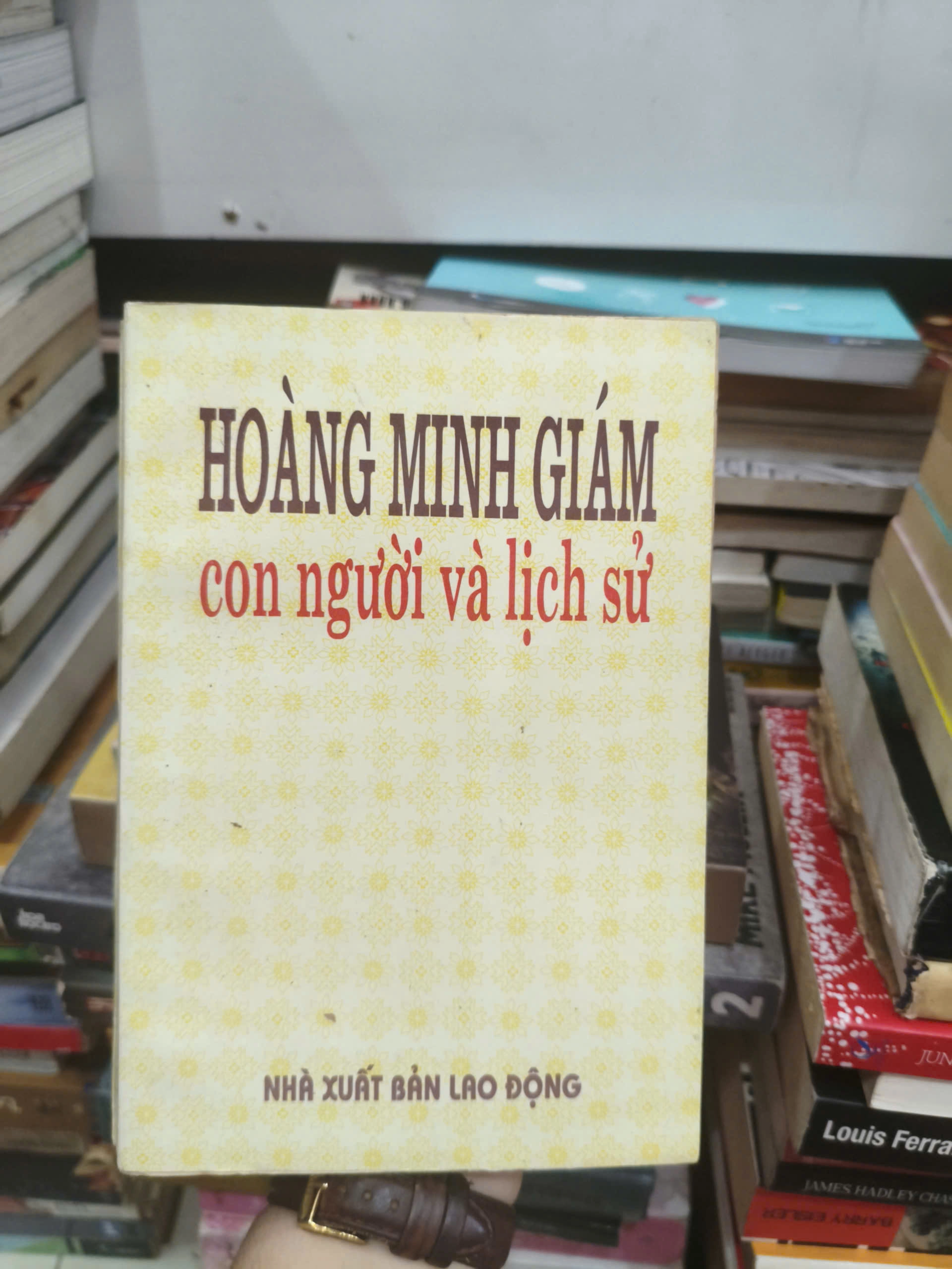 HOÀNG MINH GIÁM CON NGƯỜI VÀ LỊCH SỬ 🌻 by  - Sách Book Cover - Ngọc Hiển Books