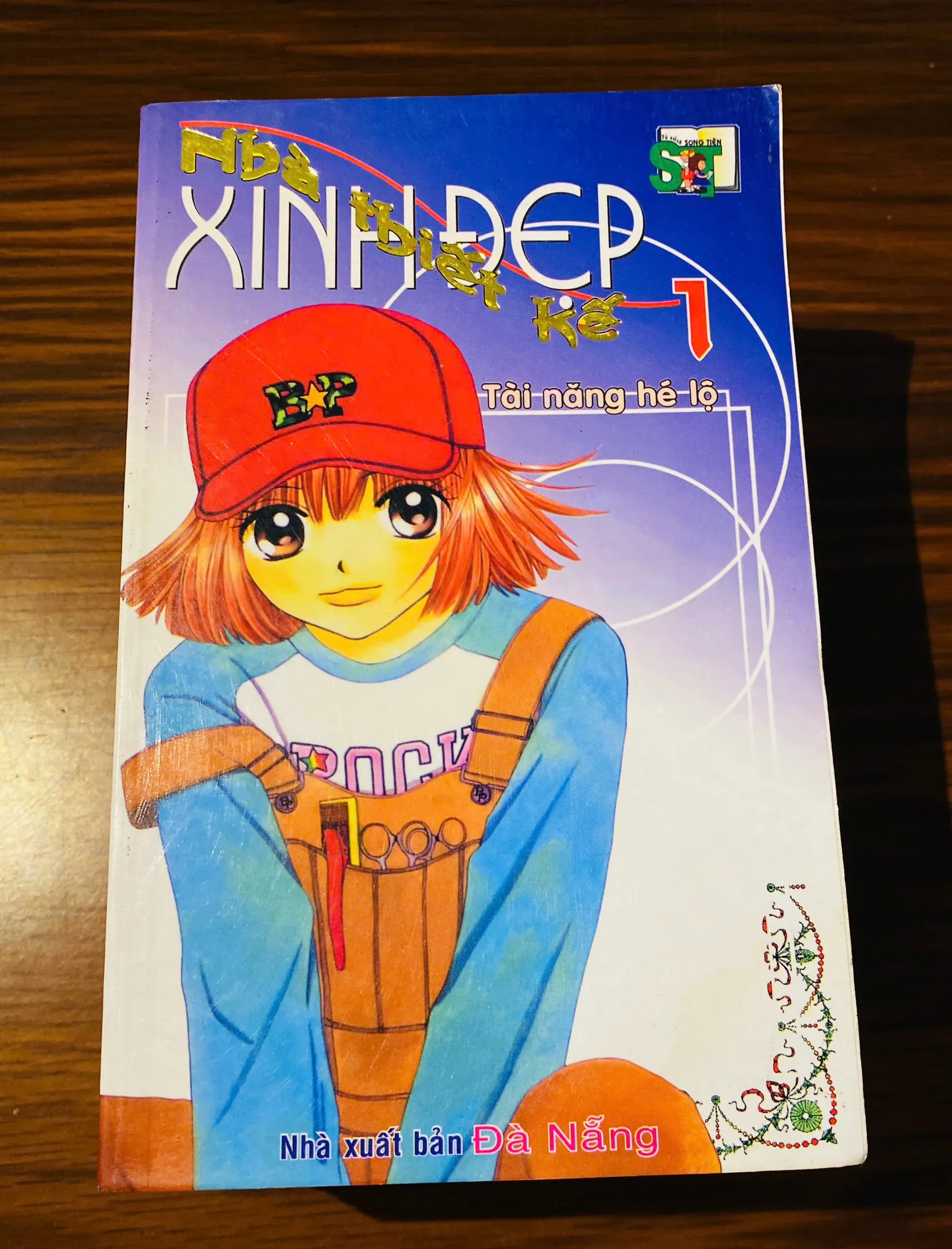 Nhà thiết kế xinh đẹp by  - Sách Book Cover - Ngọc Hiển Books