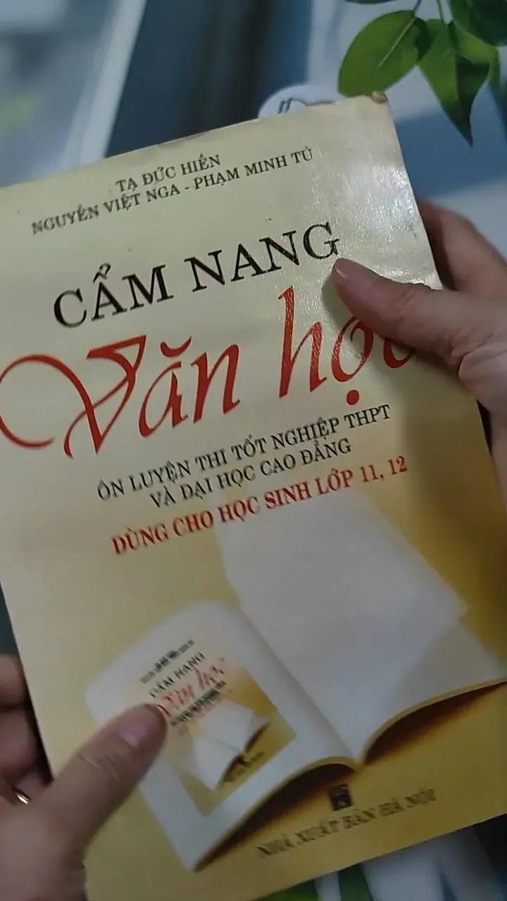 Cẩm Nang Văn Học Ôn Thi THPT Đại Học Cao Đẳng lớp 11 12 - Tạ Đức Hiền 727333