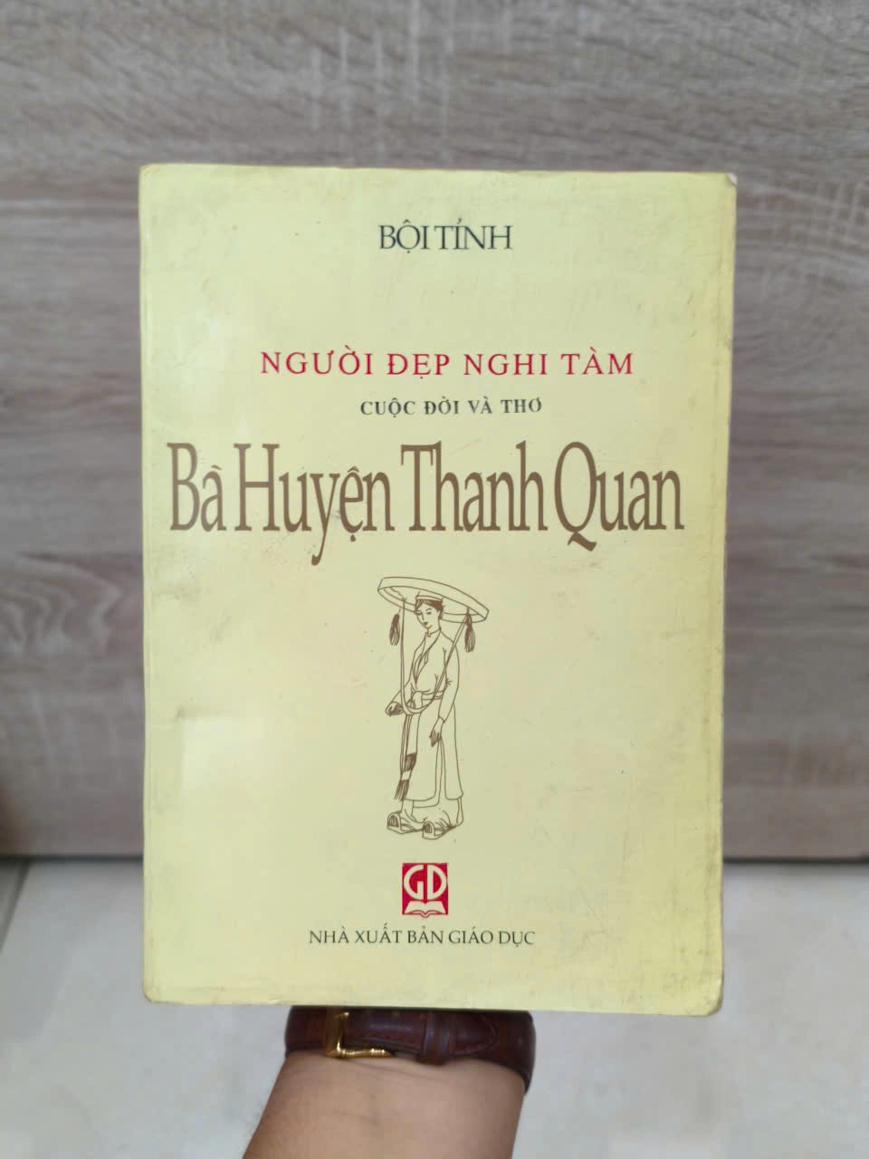 Người Đẹp Nghi Tàm, Cuộc Đời Và Thơ Bà Huyện Thanh Quan by  - Sách Book Cover - Ngọc Hiển Books