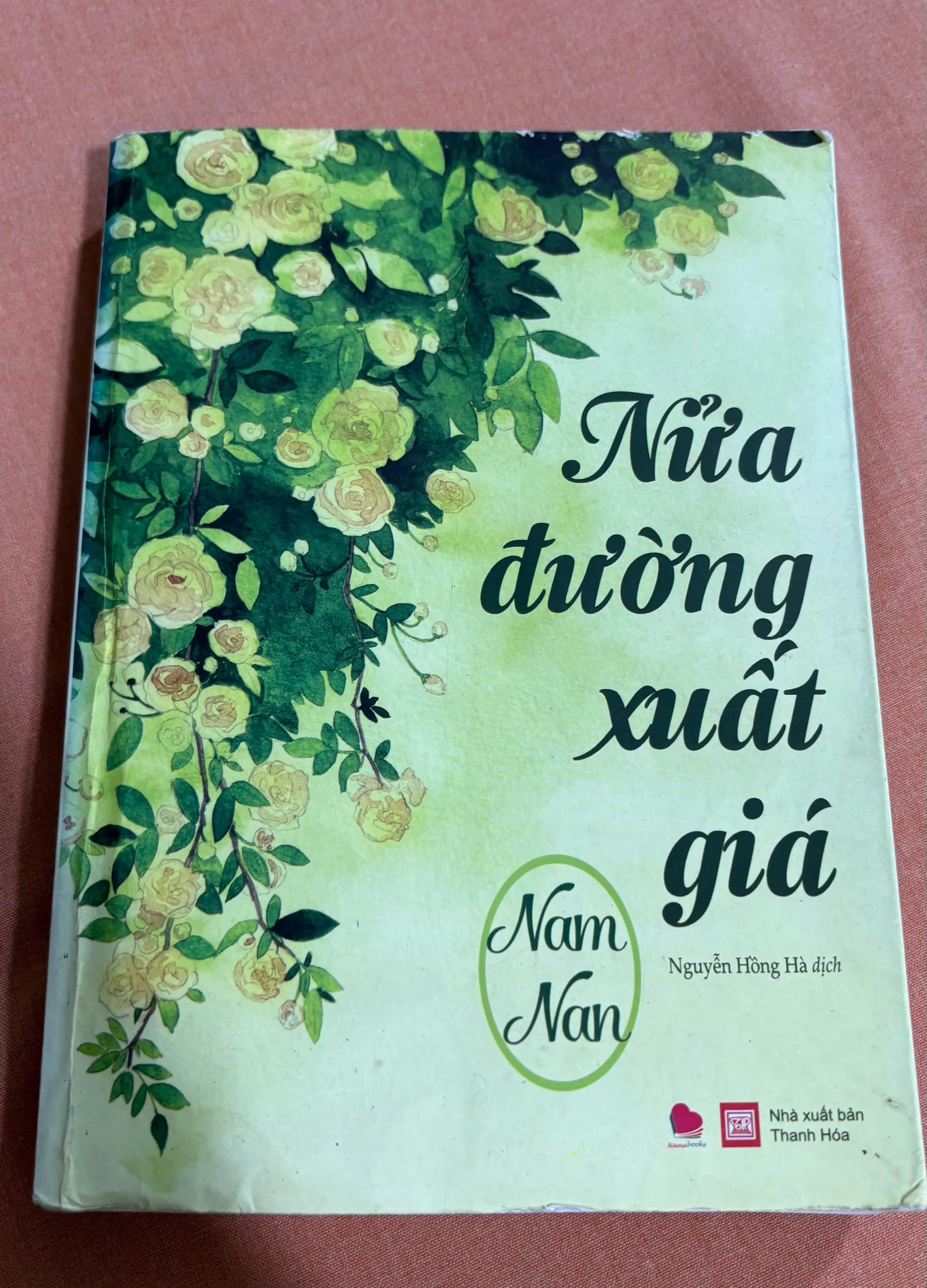 Nửa đường xuất giá 🌊 by  - Sách Book Cover - Ngọc Hiển Books