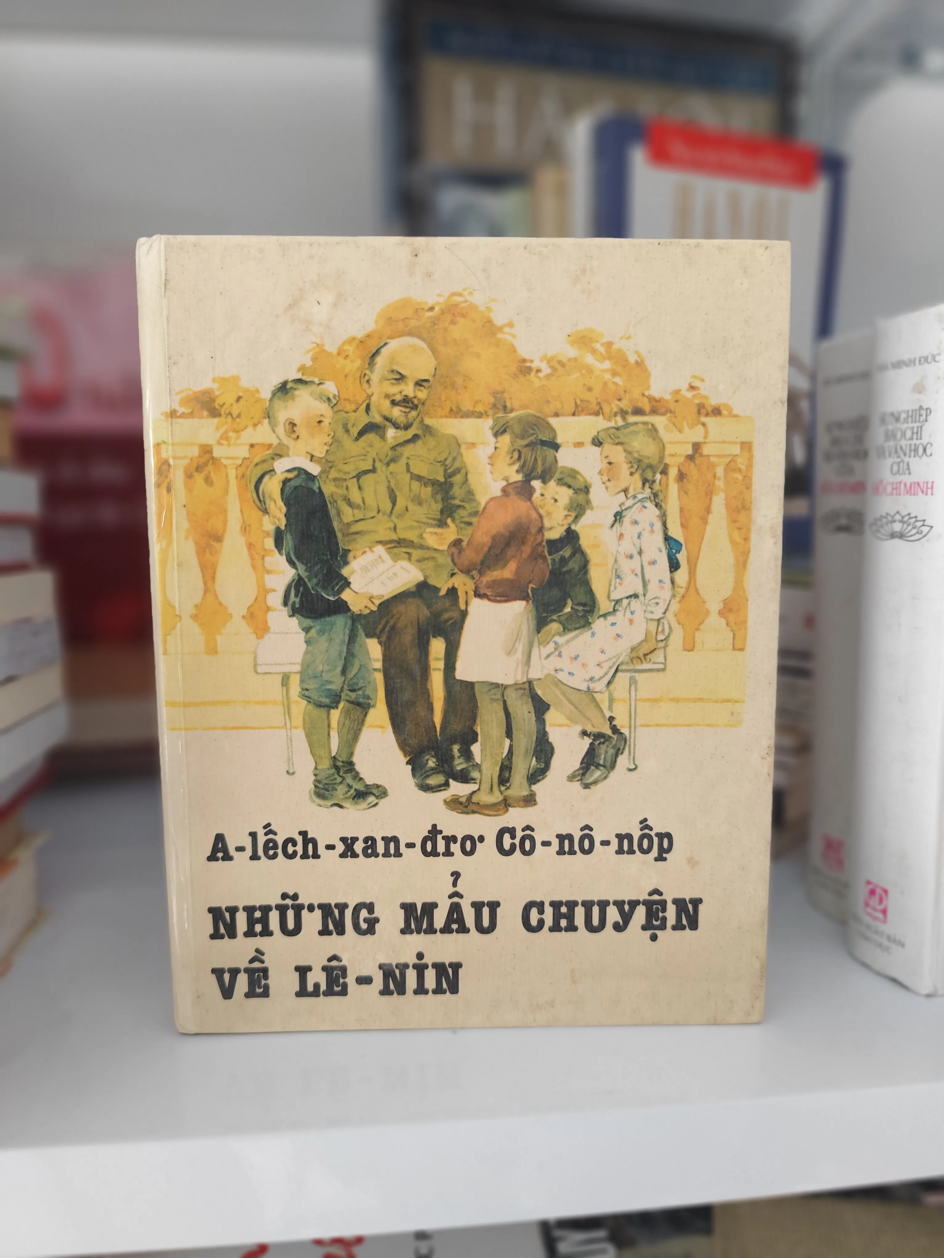 A- lếch - xan - đrơ Cô-nô-nốp Những mẫu chuyện về LêNin by  - Sách Book Cover - Ngọc Hiển Books