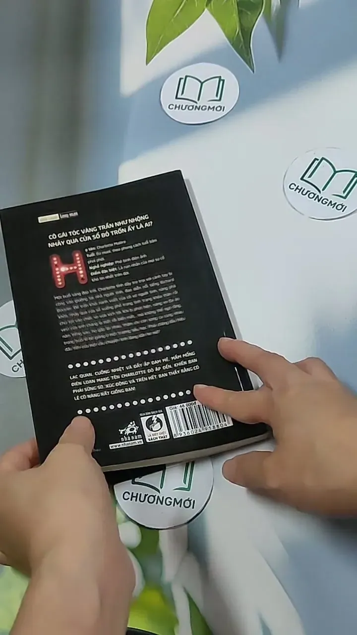 Son môi trong bóng tối - Charlotte Marin 698569