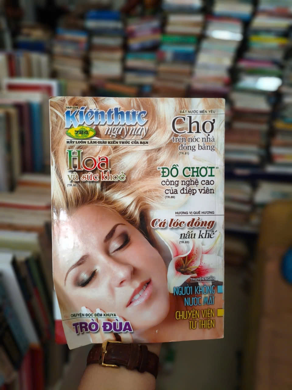 2 Cuốn Tạp chí Kiến thức ngày nay by  - Sách Book Cover - Ngọc Hiển Books