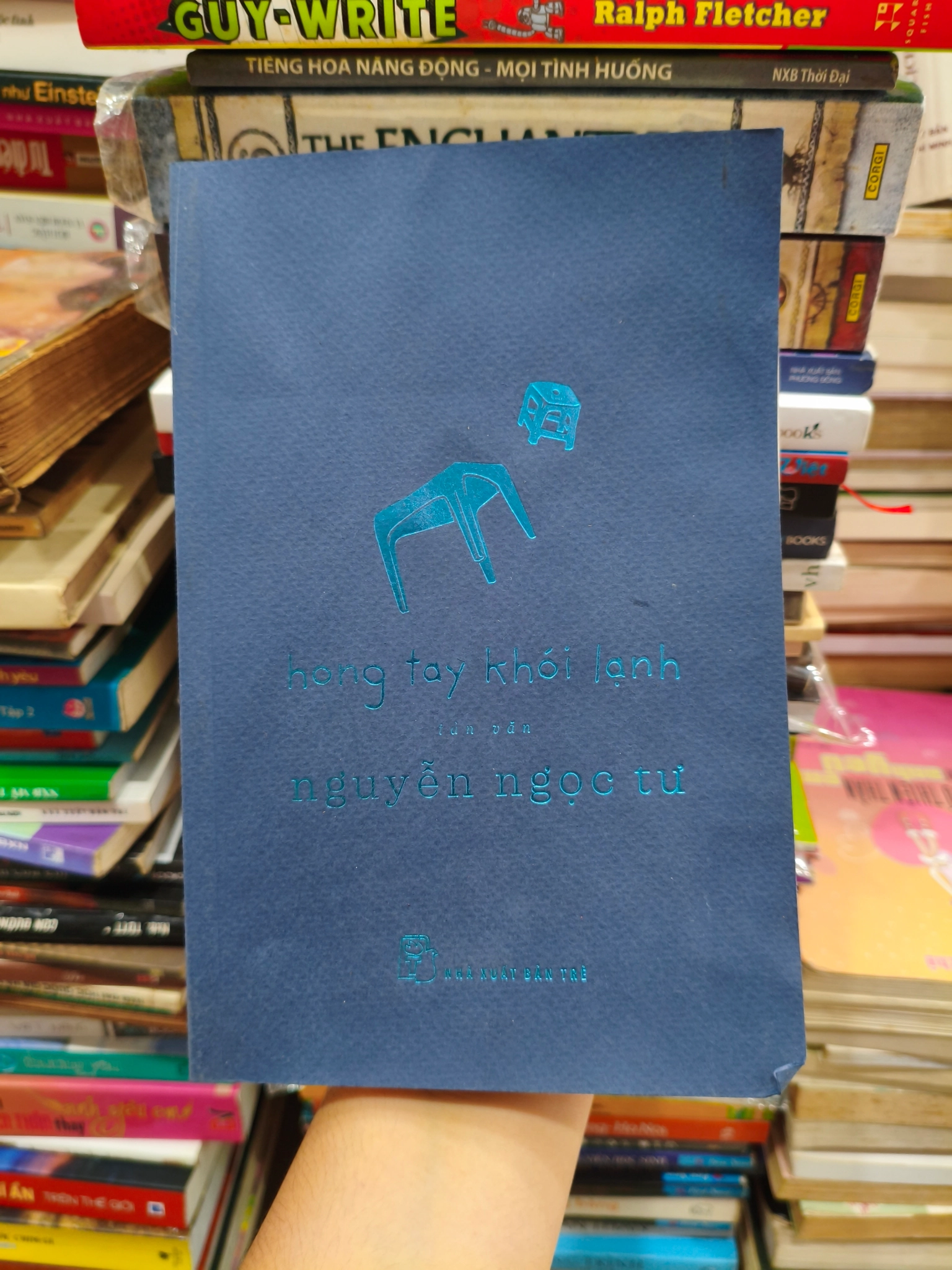 Hong tay khói lạnh 🌱 by  - Sách Book Cover - Ngọc Hiển Books