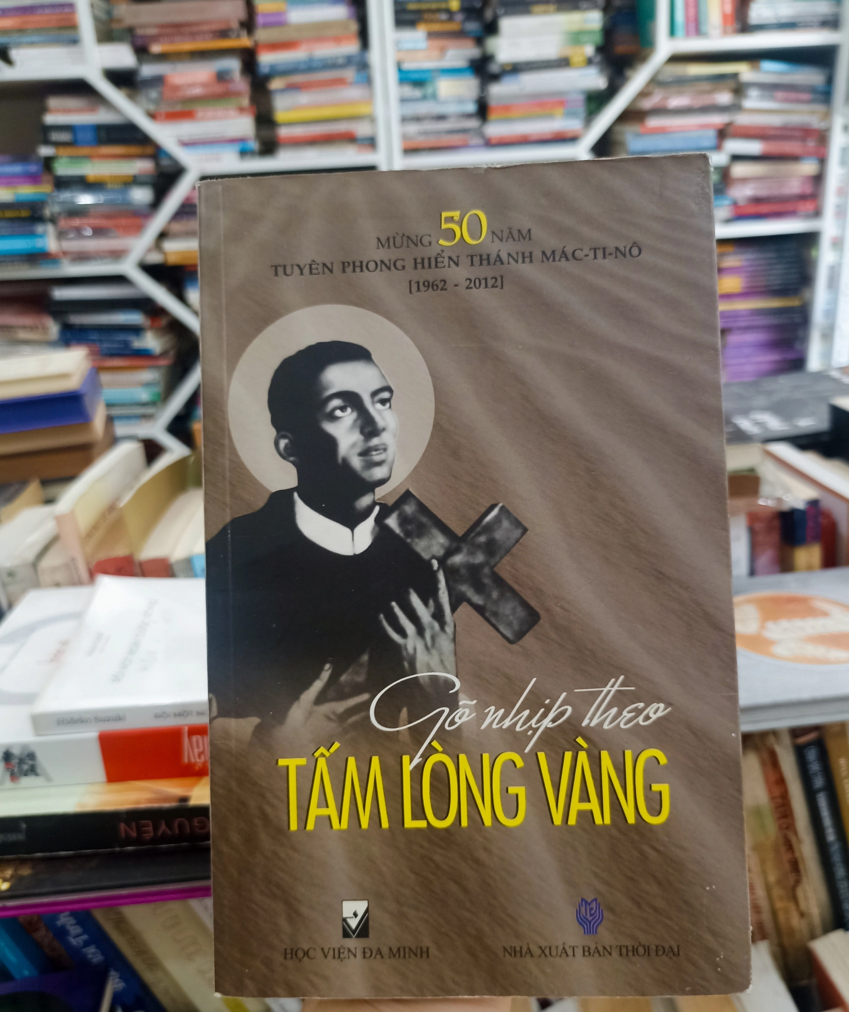 Gõ nhịp theo tấm lòng vàng 🌻 by  - Sách Book Cover - Ngọc Hiển Books