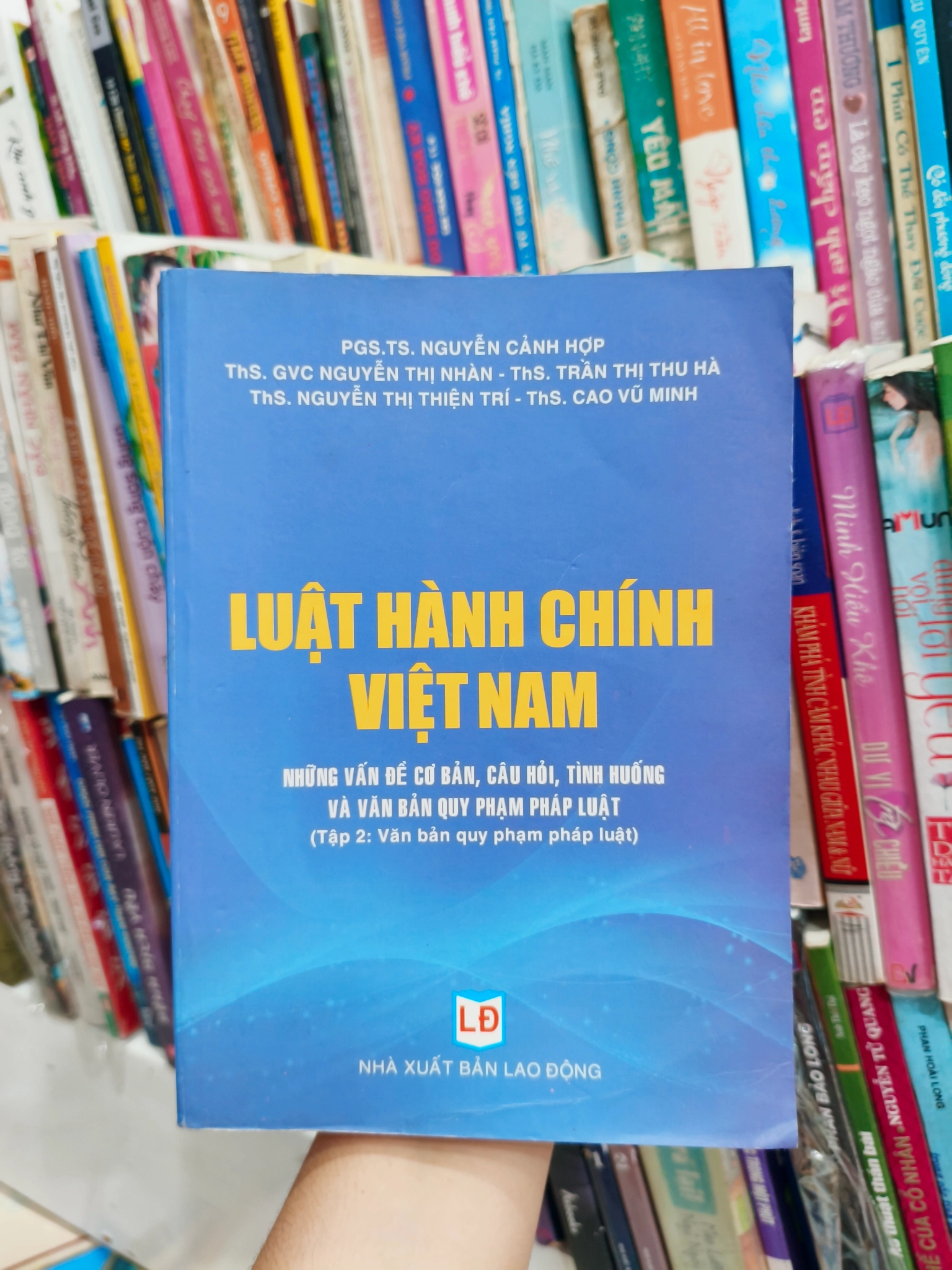 Luật hành chính Việt Nam 🌱 by  - Sách Book Cover - Ngọc Hiển Books
