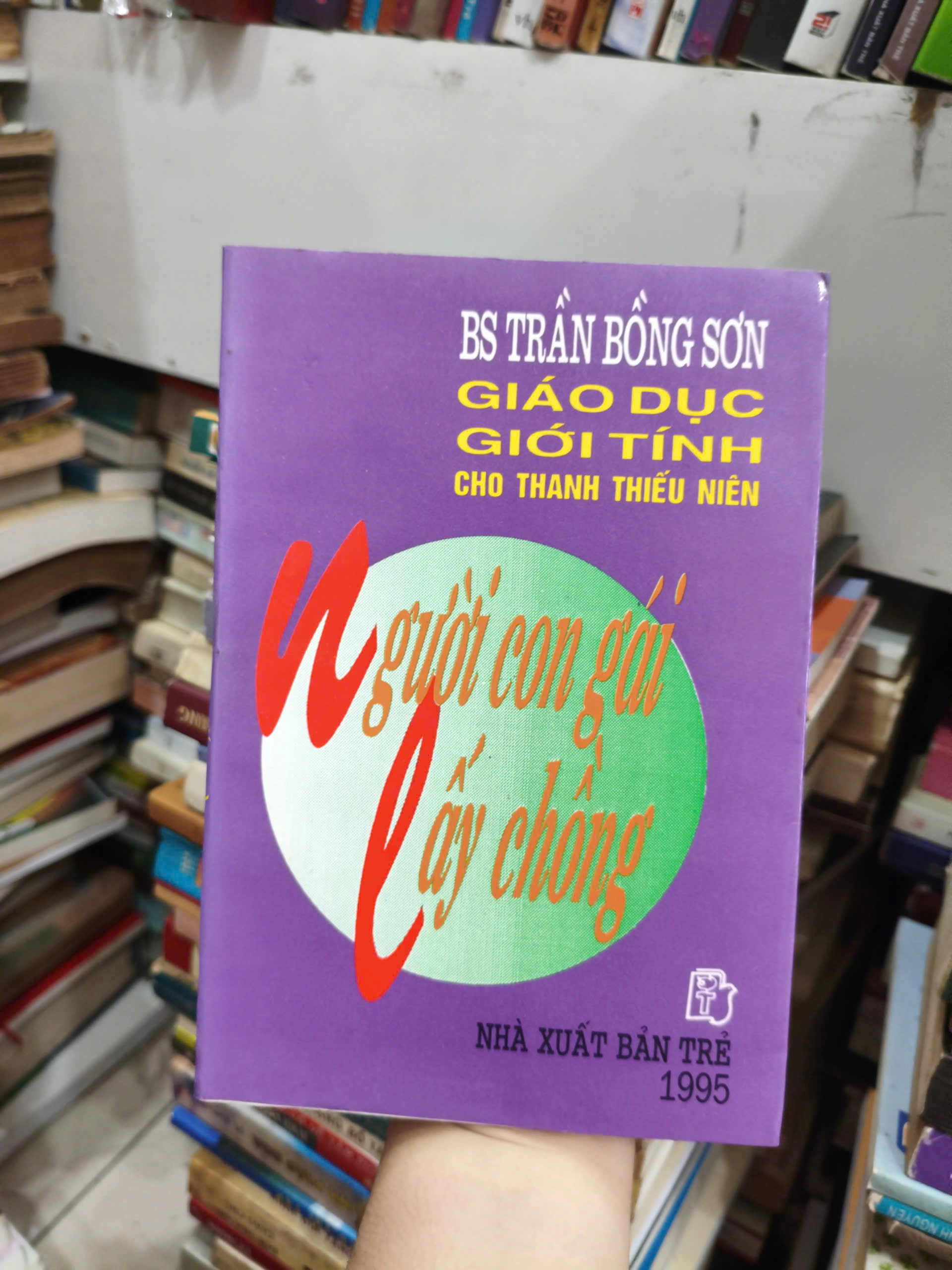 Người Con Gái Lấy Chồng (Giáo dục giới tính cho Thanh Thiếu Niên) by  - Sách Book Cover - Ngọc Hiển Books