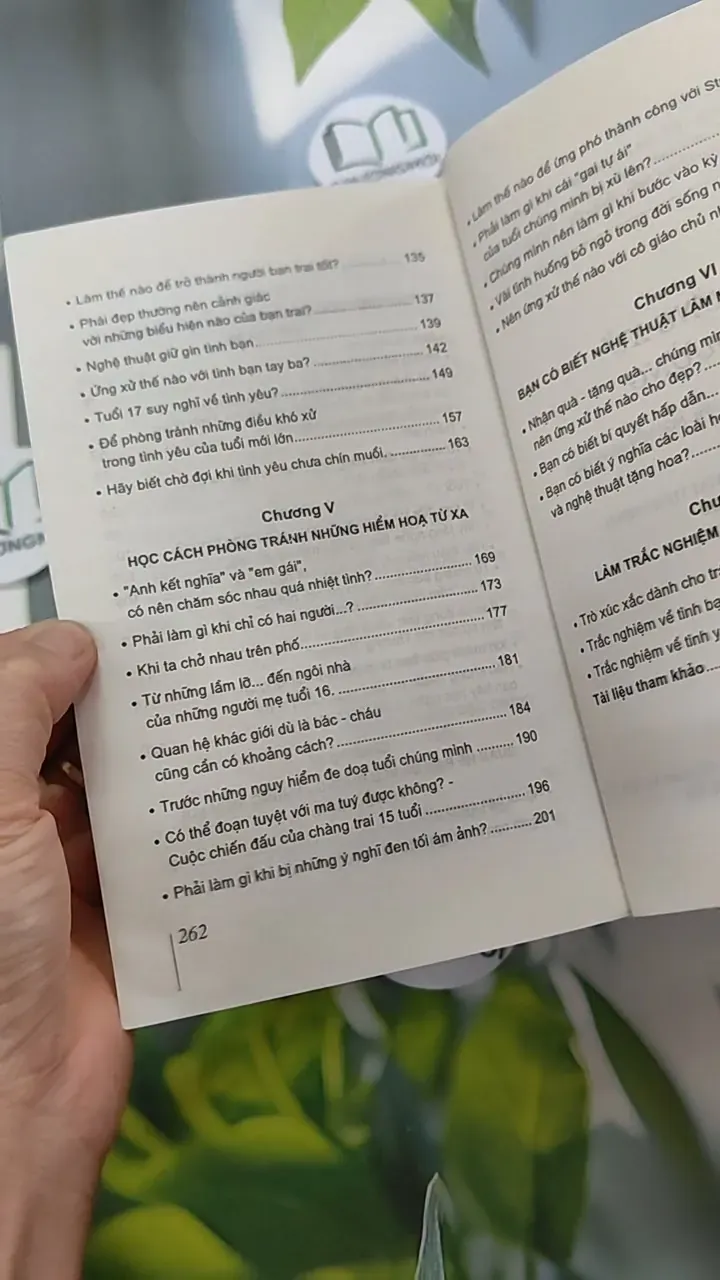 Combo: Giao Tiếp Ứng Xử Tuổi Học Đường, Bí Quyết Ứng Xử Duyên Dáng - Nguyễn Hồi Loan 787022