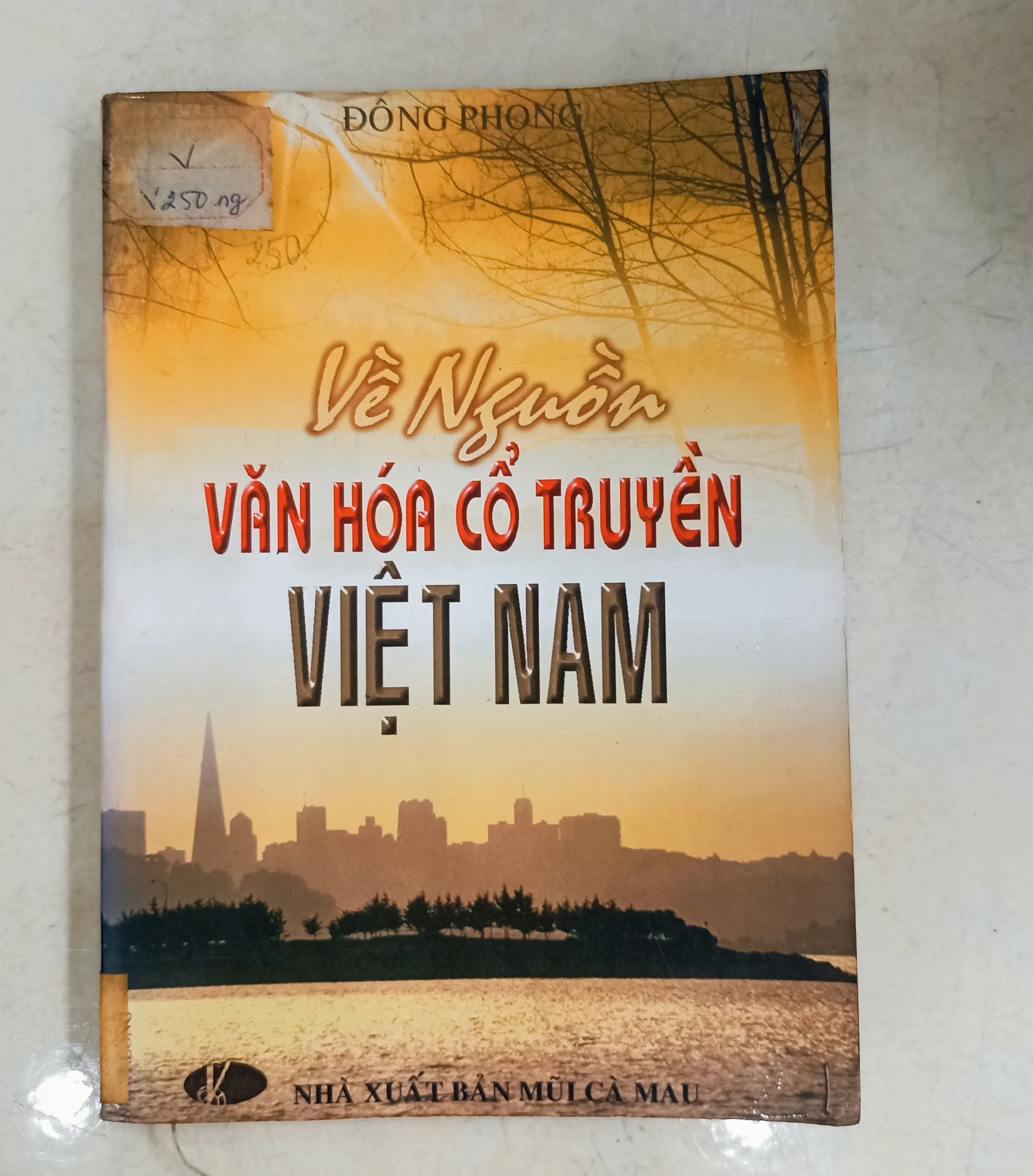 Về nguồn văn hóa cổ truyền Việt Nam 🌻 by  - Sách Book Cover - Ngọc Hiển Books