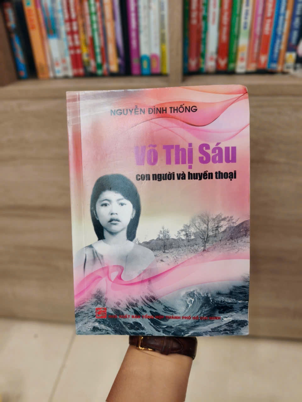 Võ Thị Sáu con người và huyền thoại by  - Sách Book Cover - Ngọc Hiển Books