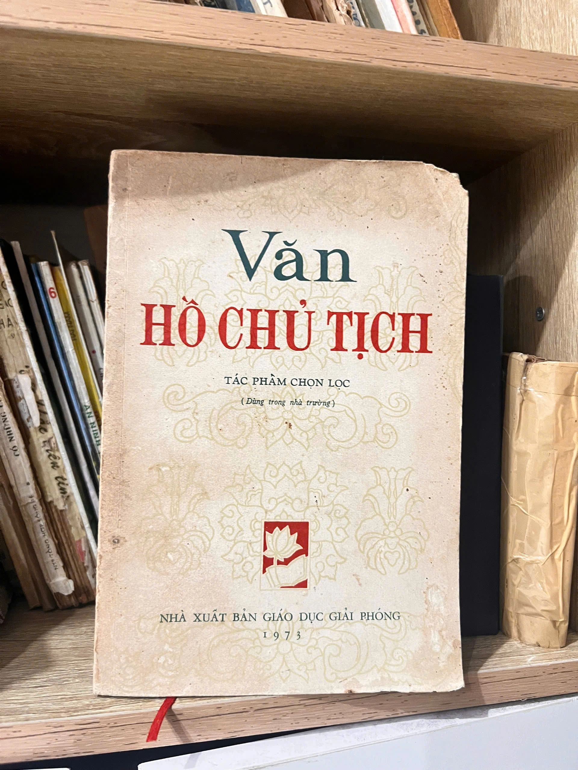 Văn Hồ Chủ Tịch - 1973 by  - Sách Book Cover - Ngọc Hiển Books