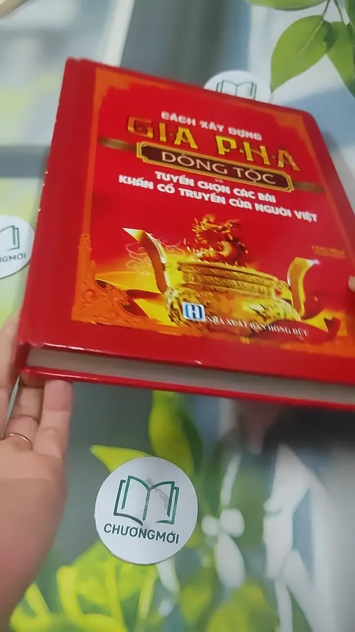 [MIỄN PHÍ BỌC SÁCH] Cách Xây Dựng Gia Phả Dòng Tộc Và Tuyển Chọn Các Bài Khấn Cổ Truyền C 727378