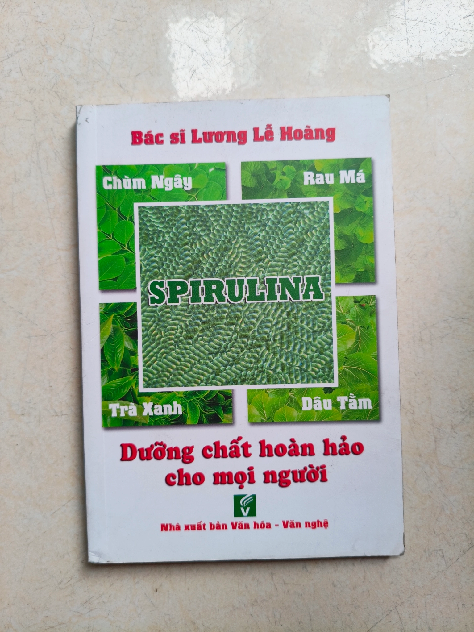 SPIRULINA  dưỡng chất hoàn hảo cho mọi người 🌱 by BS. Lương Lễ Hoàng - Sách Book Cover - Ngọc Hiển Books