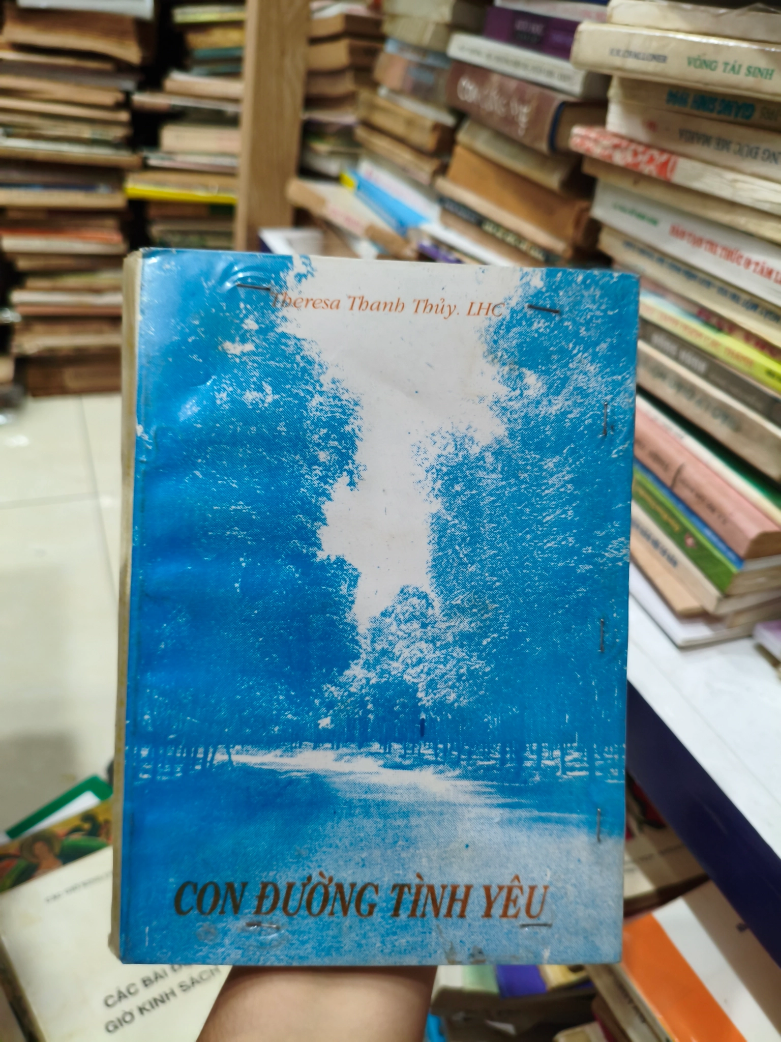 Còn đường tình yêu 🌱 by  - Sách Book Cover - Ngọc Hiển Books