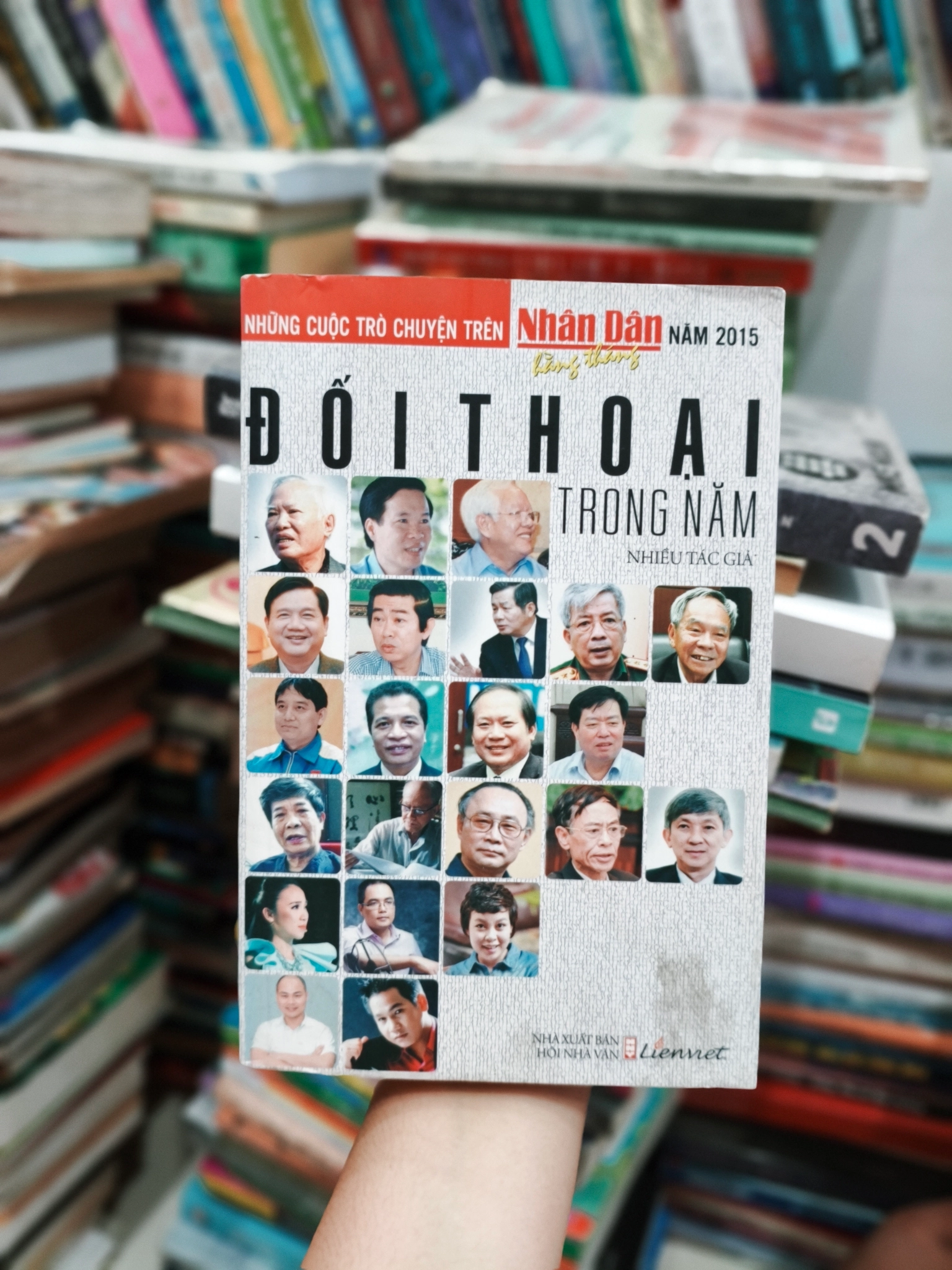 Đối thoại trong năm 🌱 by  - Sách Book Cover - Ngọc Hiển Books