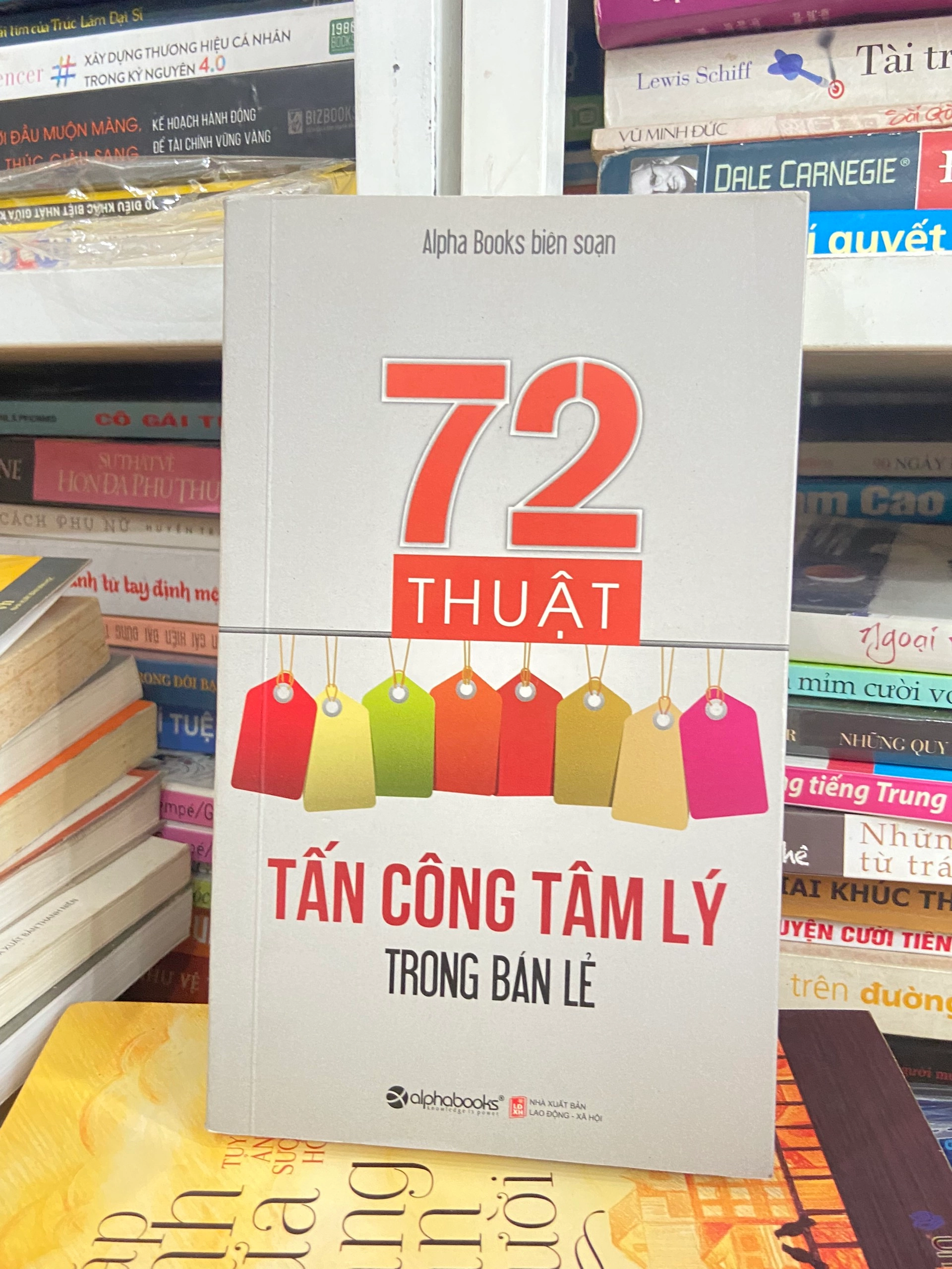 72 Thuật Tấn Công Tâm Lý Trong Bán Lẻ by Alpha Books - Sách Book Cover - Ngọc Hiển Books