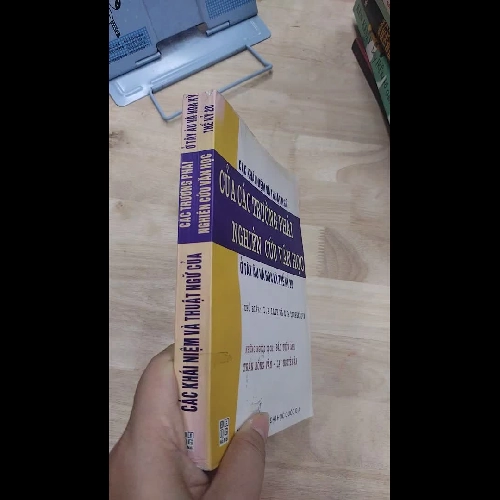 Sách - Các khái niệm và thuật ngữ của các trường phái NC VH ở Tây Âu và Hoa Kỳ TK 20 (A1)