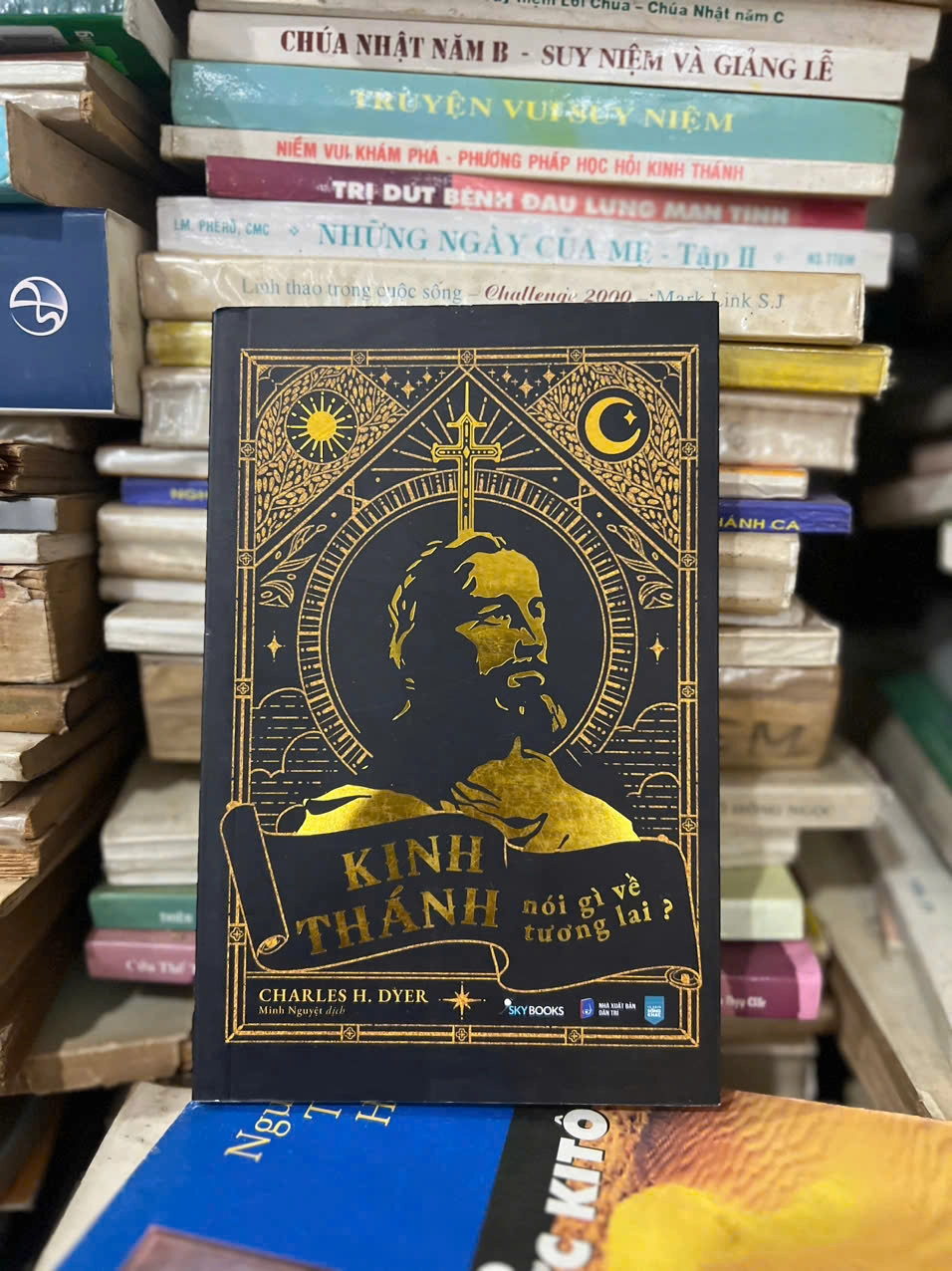 Kinh Thánh Nói Gì Về Tương Lai by Charles H. Dyer - Sách Book Cover - Ngọc Hiển Books