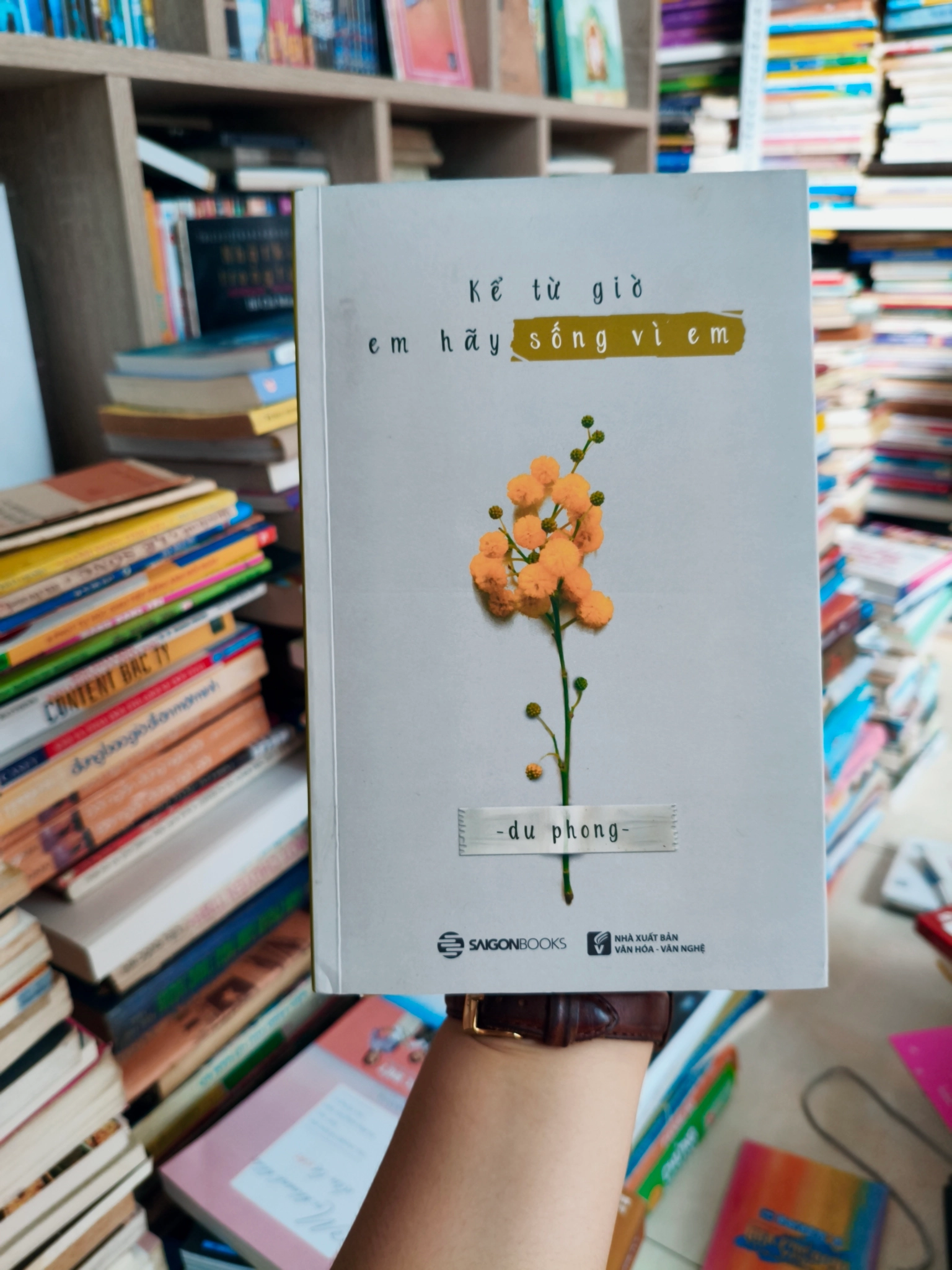 Kể từ giờ em hãy sống vì em, có chữ kí 🌱 by  - Sách Book Cover - Ngọc Hiển Books