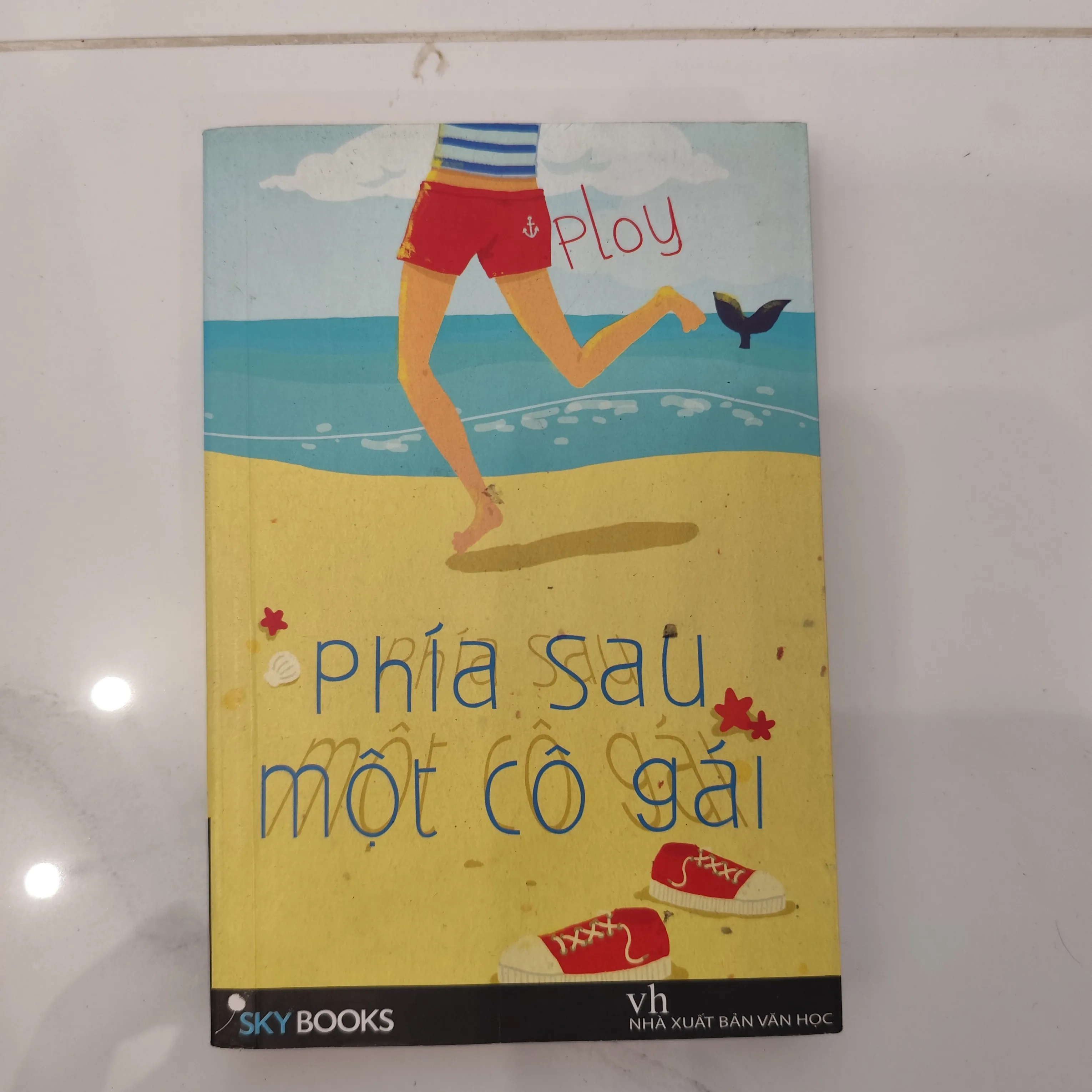 Phía sau một cô gái by  - Sách Book Cover - Ngọc Hiển Books