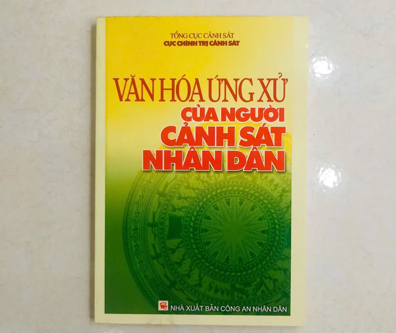 Văn hóa ứng xử của người Cảnh sát nhân dân🌻 by  - Sách Book Cover - Ngọc Hiển Books