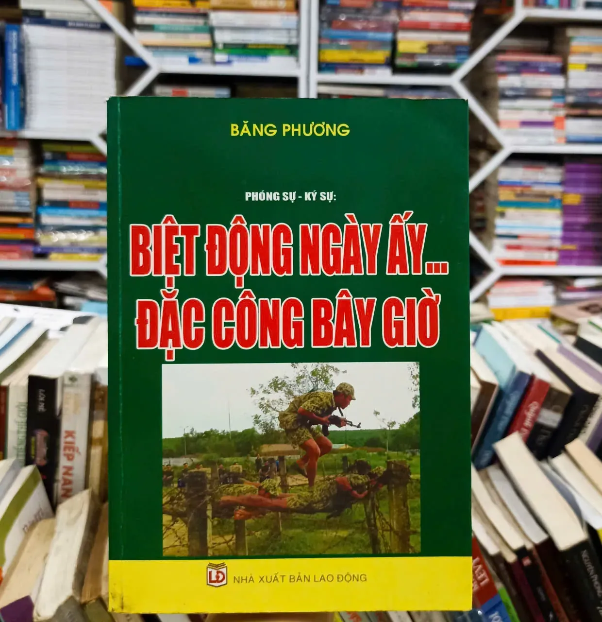 Biến động ngày ấy, đặc công bây giờ 🌻 by  - Sách Book Cover - Ngọc Hiển Books