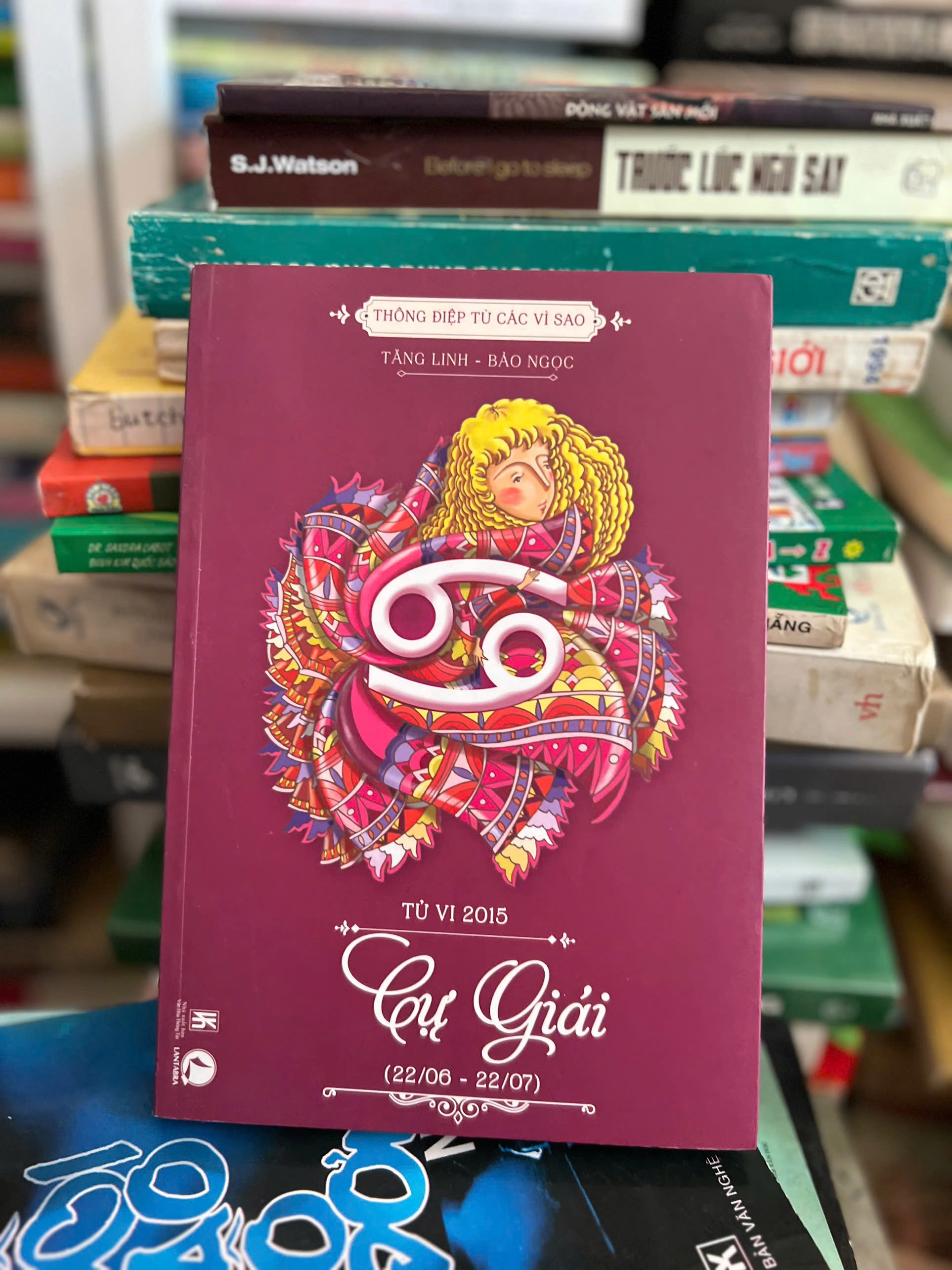 Thông Điệp Từ Các Vì Sao - Tử Vi 2015 by  - Sách Book Cover - Ngọc Hiển Books