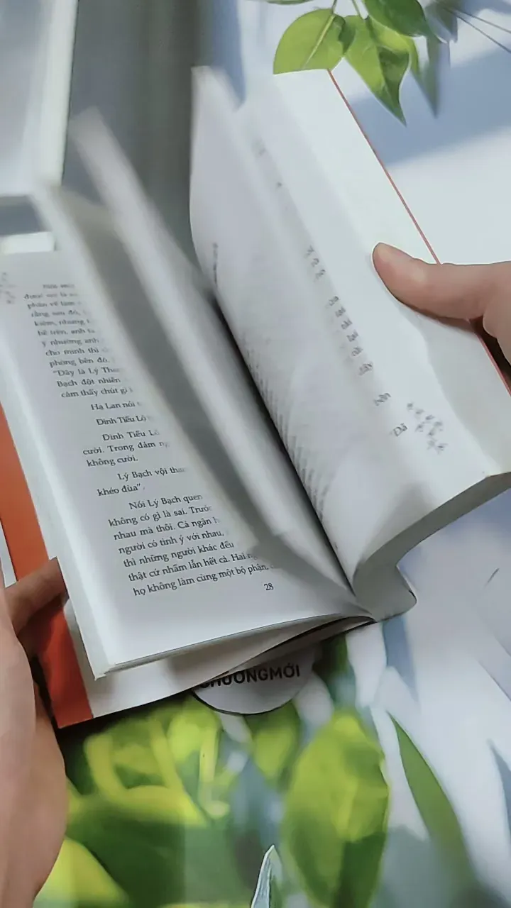 Gần Mặt Cách Lòng - Tạ Hồng 744733