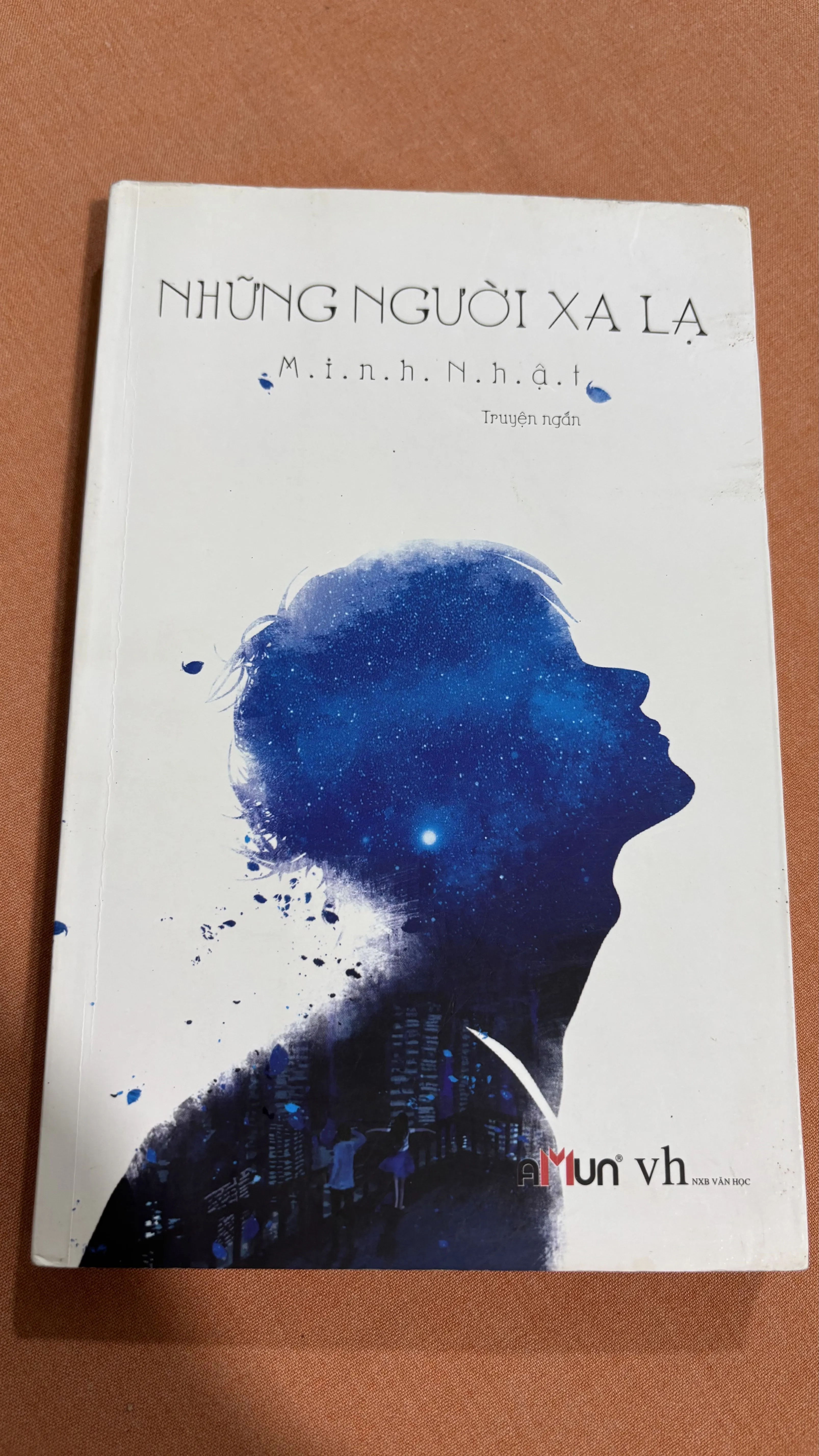 Những người xa lạ 🌊