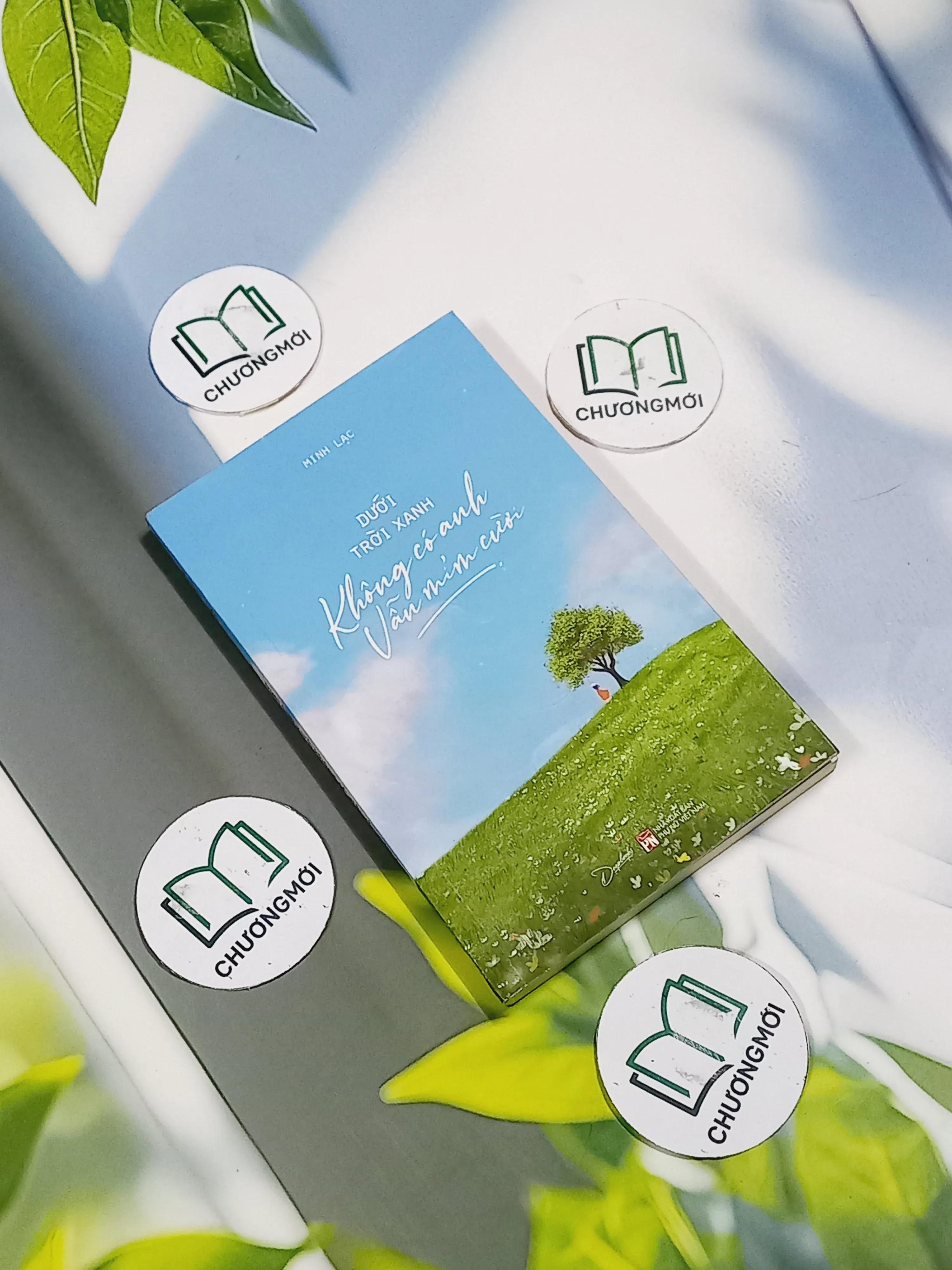 Dưới Trời Xanh Không Có Anh Vẫn Mỉm Cười - Minh Lạc