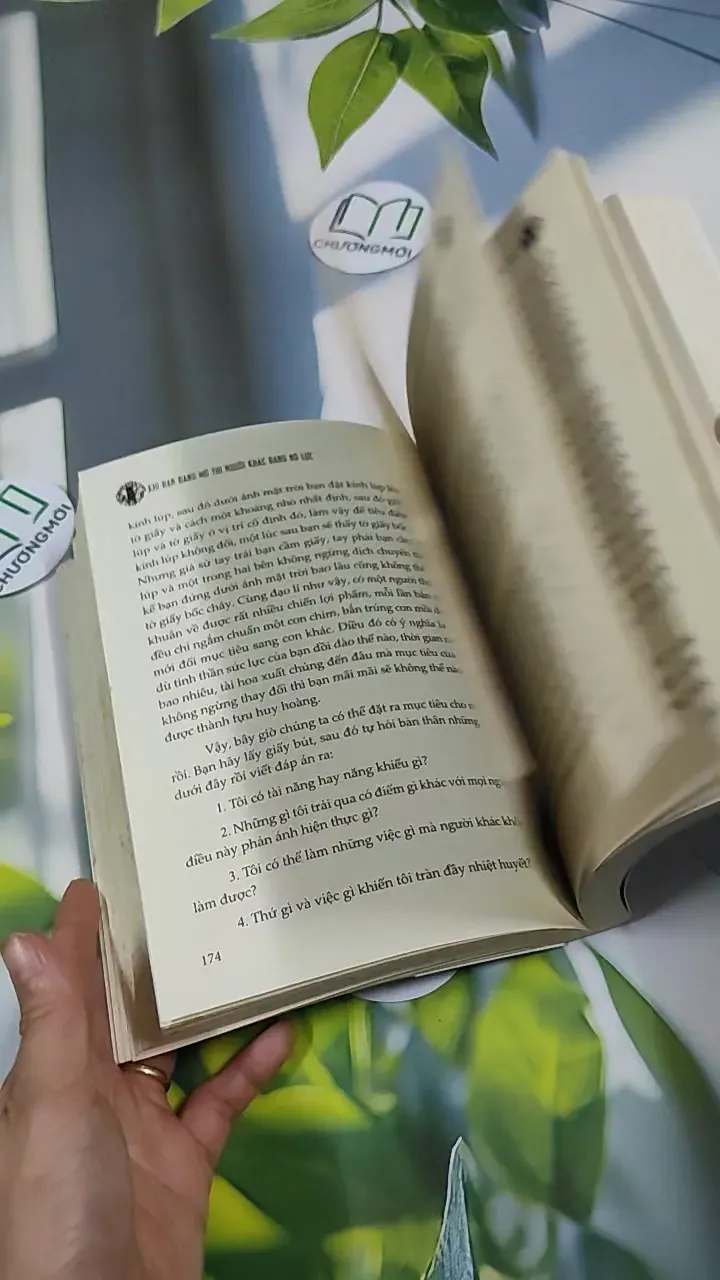 Khi Bạn Đang Mơ Thì Người Khác Đang Nỗ Lực - Vĩ Nhân 787121