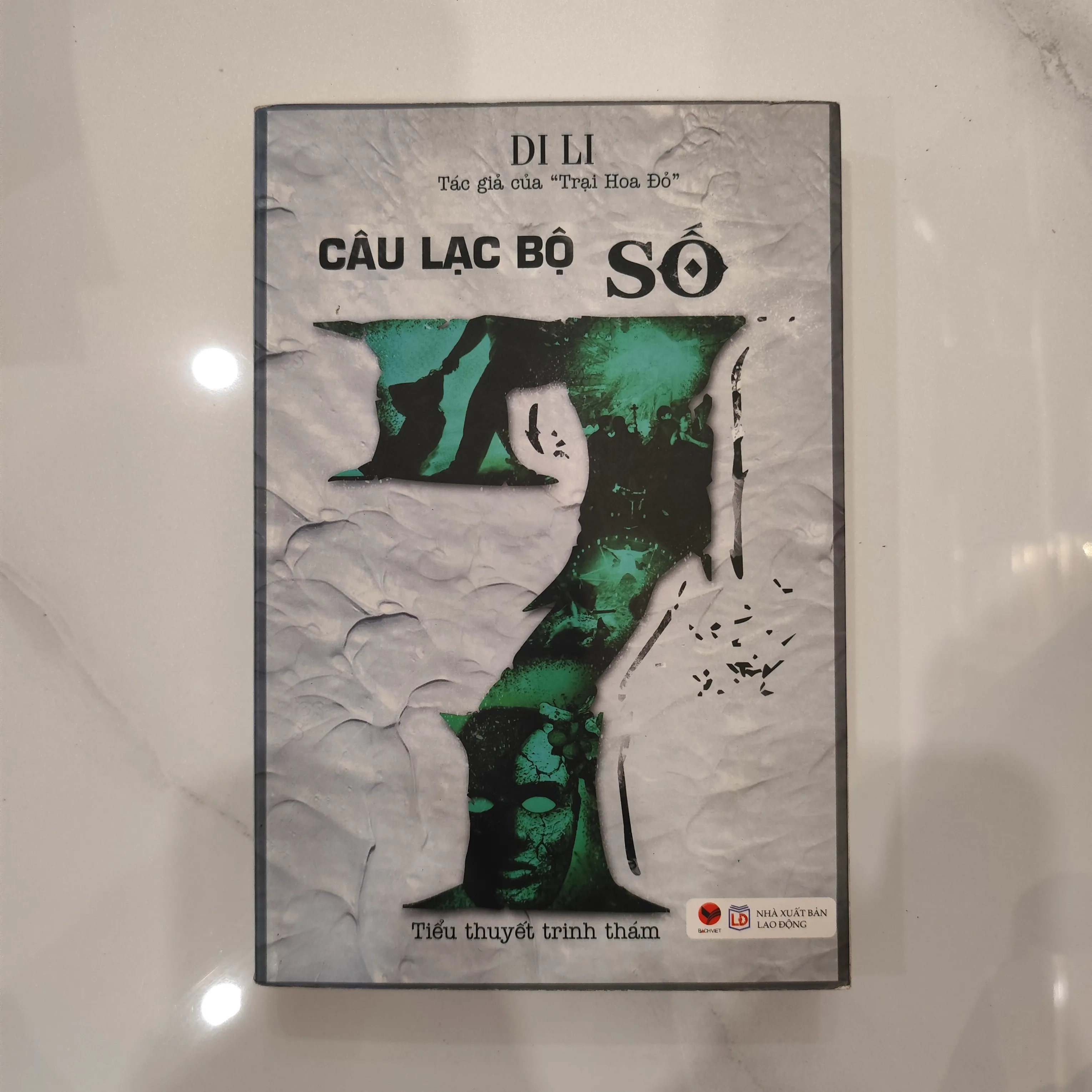 Câu lạc bộ số 7 by  - Sách Book Cover - Ngọc Hiển Books