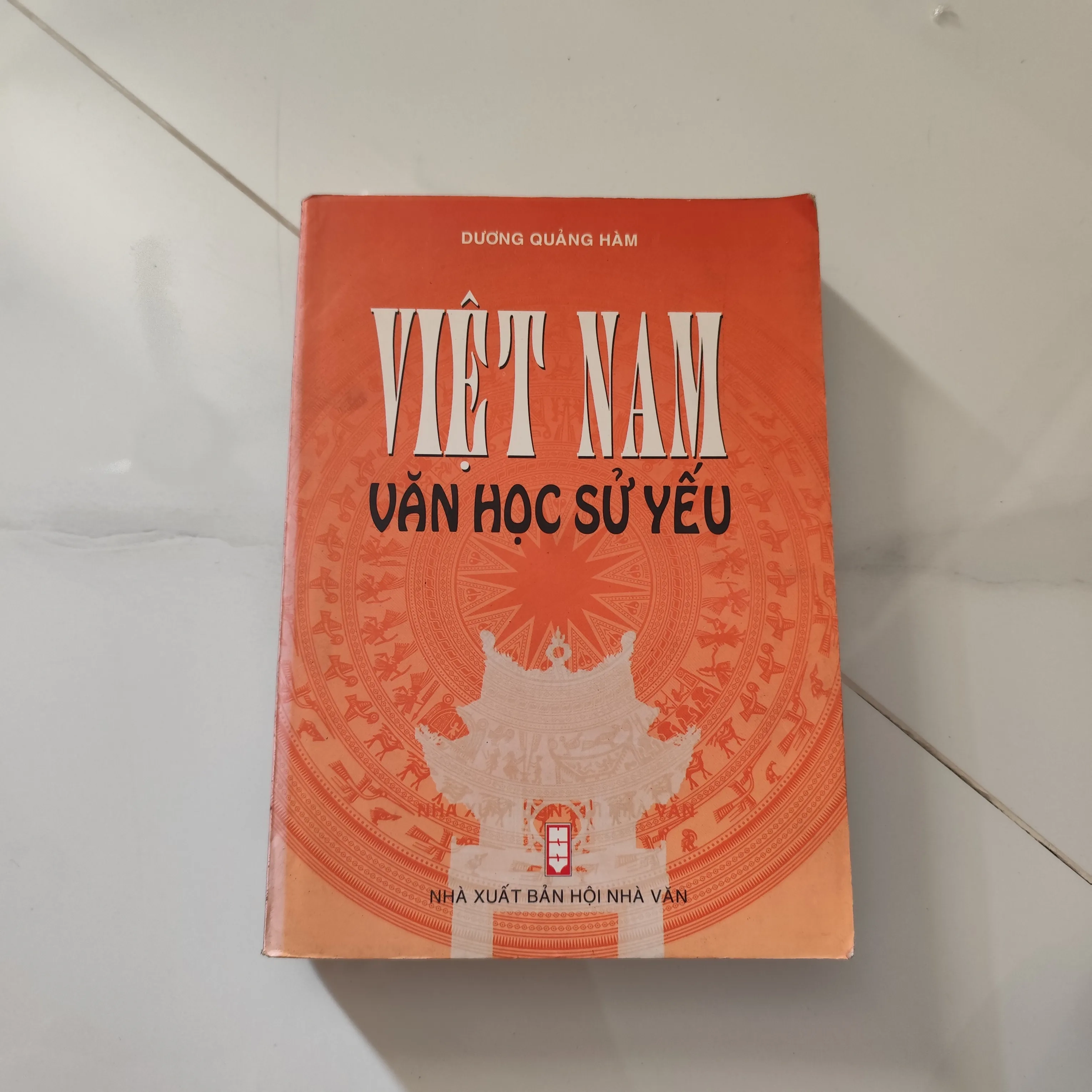 Việt Nam Văn Học Sử Yếu by  - Sách Book Cover - Ngọc Hiển Books