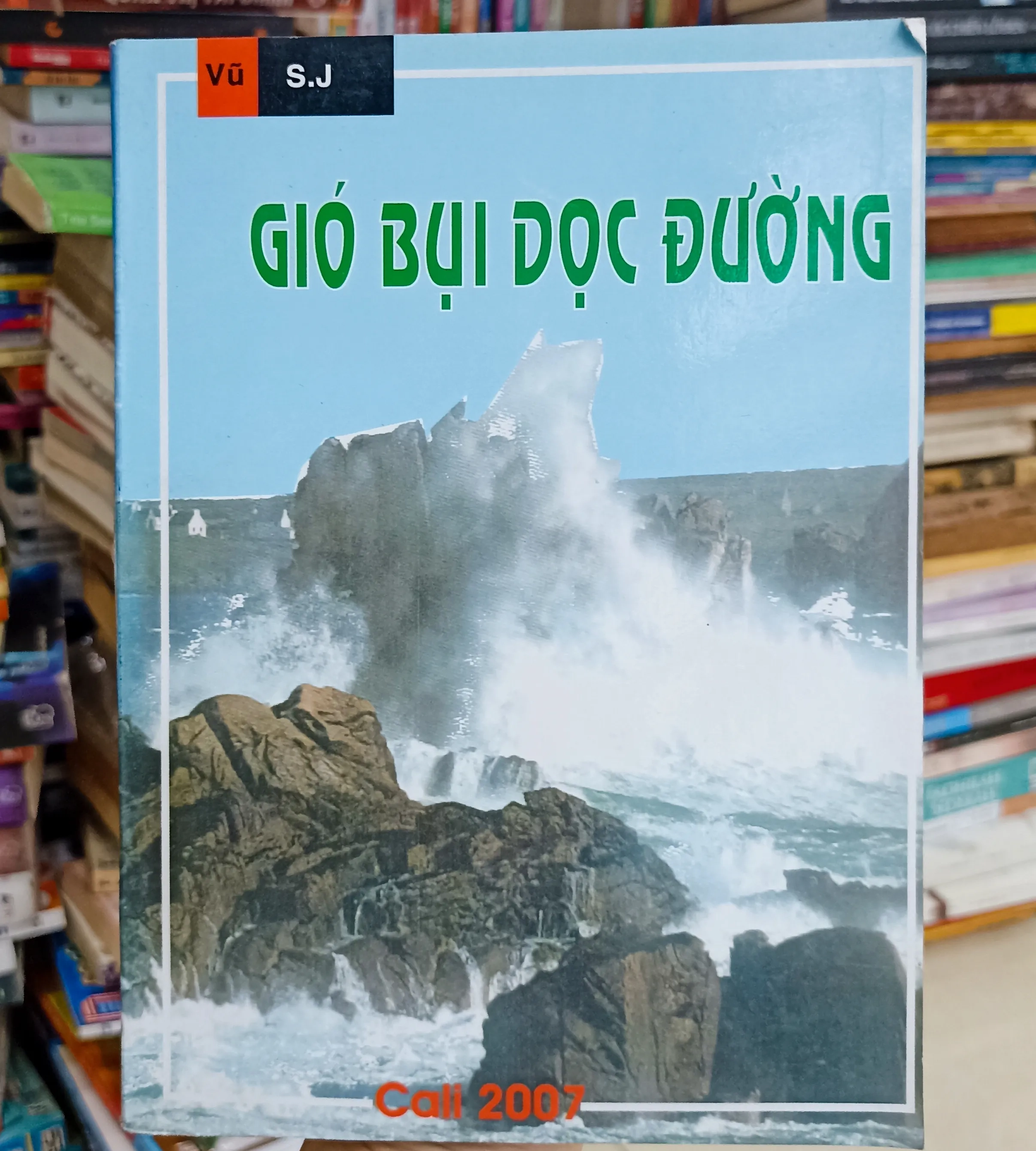 Gió bụi dọc đường 🌻 by  - Sách Book Cover - Ngọc Hiển Books