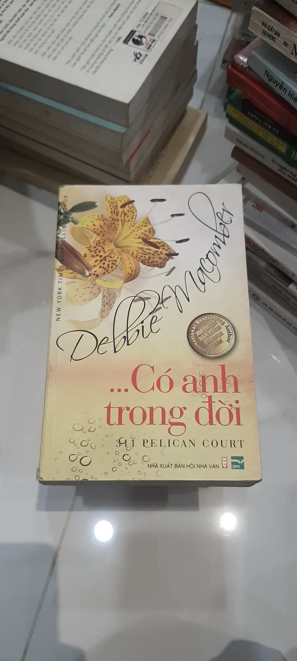 "Có Anh Trong Đời" của Debbie Macomber 👣 by  - Sách Book Cover - Ngọc Hiển Books